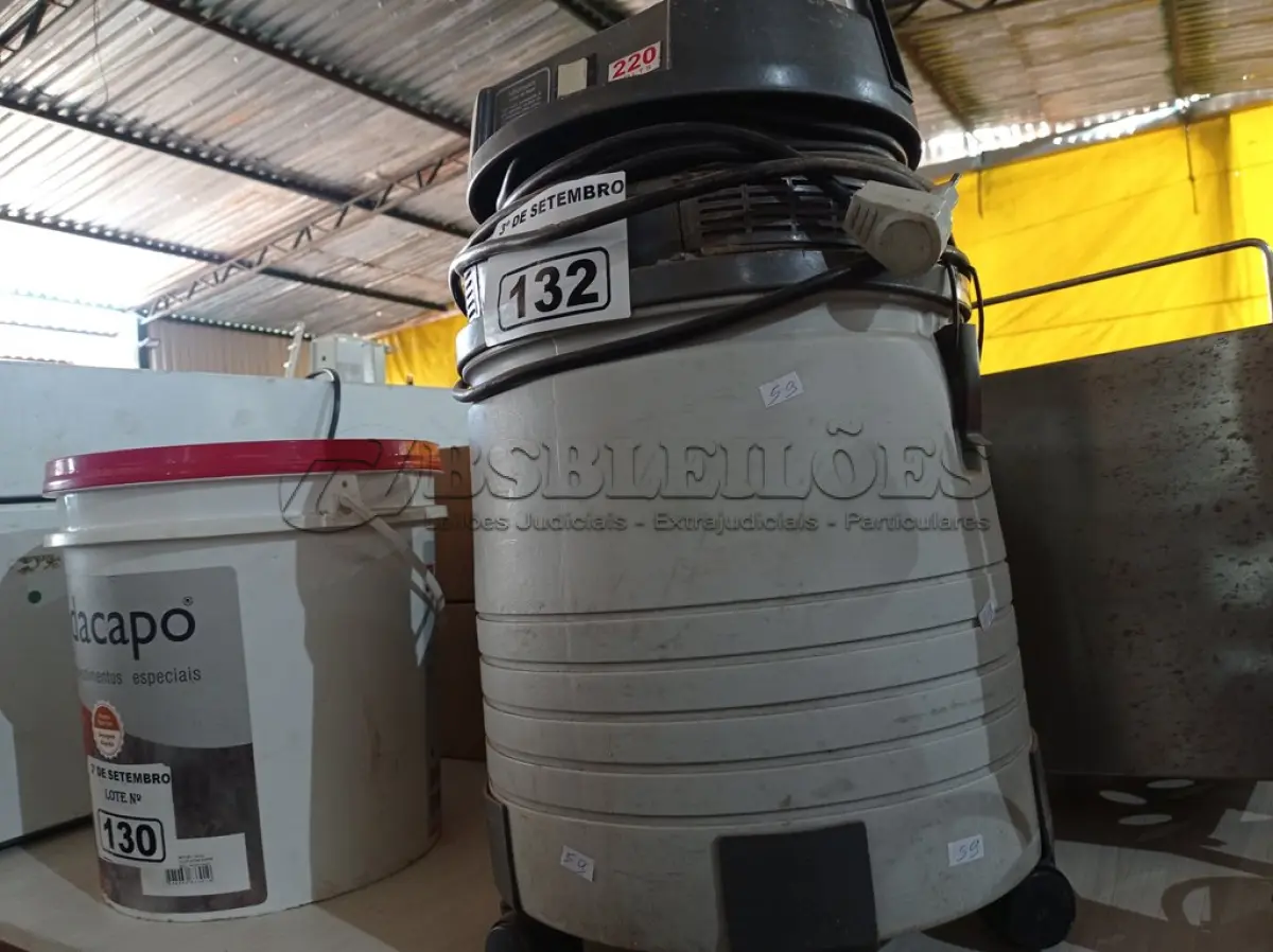 LOTE 132 - 01 ASPIRADOR DE PÓ MARCA PROSDÓCIMO. (NO ESTADO) ATENÇÃO! FAZER A VISITAÇÃO ANTES DE ARREMATAR, NÃO SABEMOS SE FUNCIONA. LEILÃO NÃO TEM GARANTIA E NEM DEVOLUÇÃO, SUJEITO A POSSÍVEIS AVARIAS VISÍVEIS/OCULTAS E/OU AUSÊNCIA DE COMPONENTES.