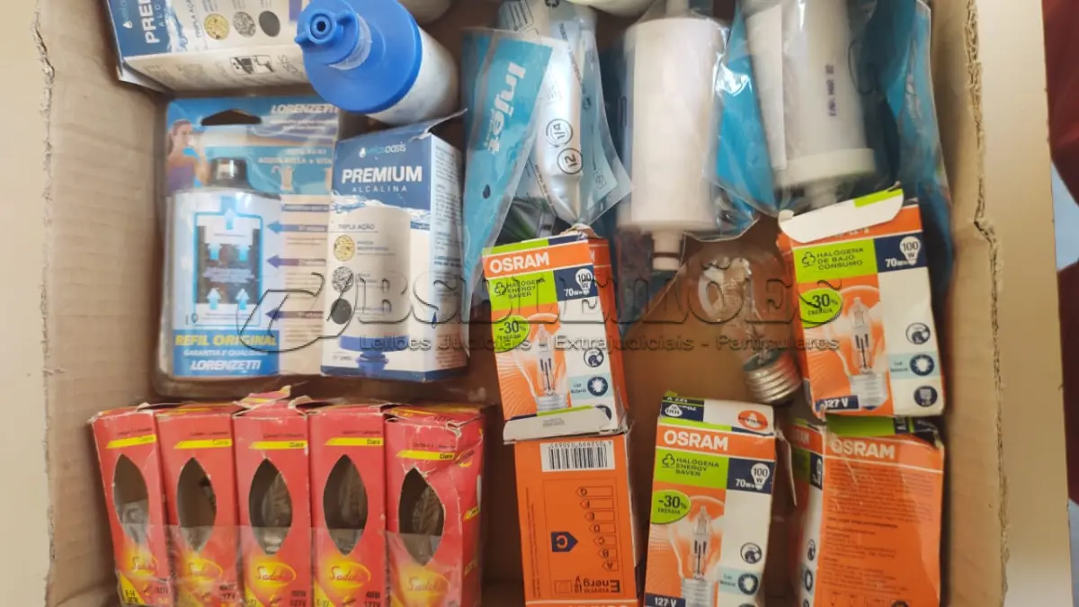LOTE 696 - LOTE COM 26 FILTROS NOVOS SEM USO  PRA FILTROS E 13 LÂMPADAS NOVAS. (NO ESTADO) 