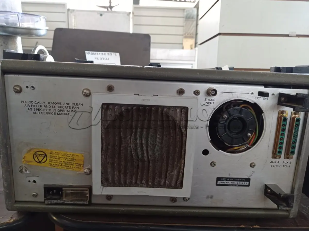 LOTE 037 - 01 ESPECTRÔMETRO DE FREQUÊNCIA, COM MANUAIS DE SERVIÇO, CALIBRAGEM E ESQUEMA ELETROELETRÔNICO. (NO ESTADO) ATENÇÃO! FAZER A VISITAÇÃO ANTES DE ARREMATAR, NÃO SABEMOS SE FUNCIONA. LEILÃO NÃO TEM GARANTIA E NEM DEVOLUÇÃO, SUJEITO A POSSÍVEIS AVARIAS VISÍVEIS/OCULTAS E/OU AUSÊNCIA DE COMPONENTES.