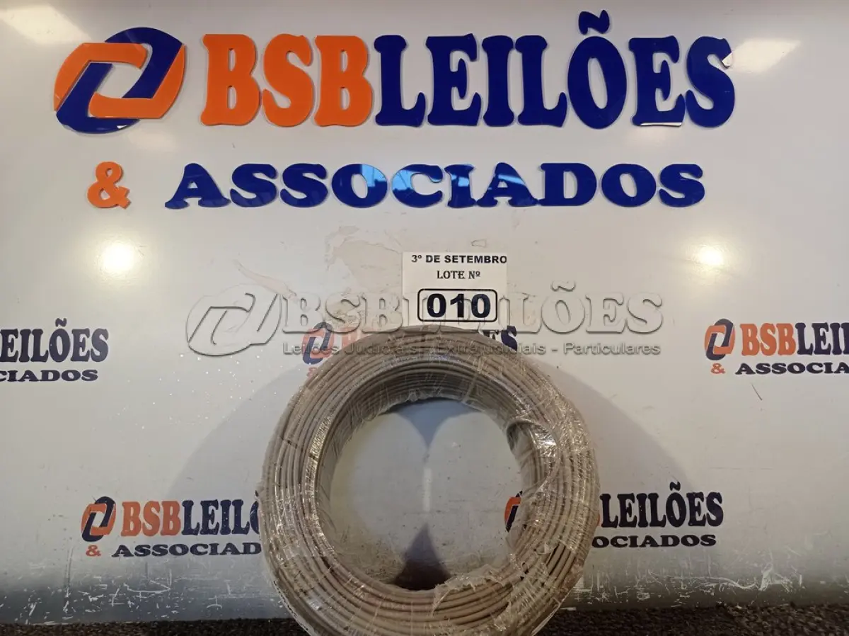 LOTE 010 - 01 ROLO DE CABO FLEXÍVEL 100M, 4MM NA COR CINZA. (NO ESTADO) ATENÇÃO! FAZER A VISITAÇÃO ANTES DE ARREMATAR, NÃO SABEMOS SE FUNCIONA. LEILÃO NÃO TEM GARANTIA E NEM DEVOLUÇÃO, SUJEITO A POSSÍVEIS AVARIAS VISÍVEIS/OCULTAS E/OU AUSÊNCIA DE COMPONENTES.