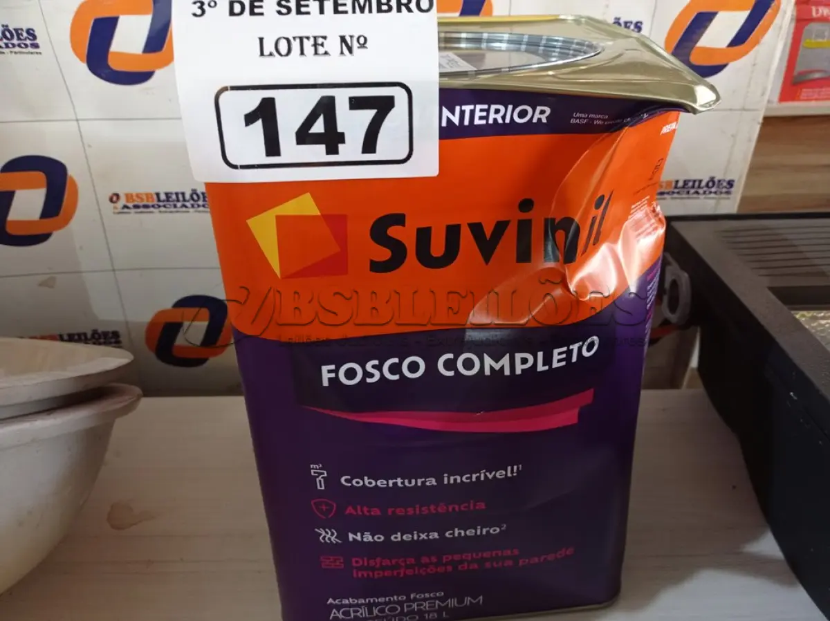 LOTE 147 - 01 LATA DE TINTA SUVINIL INTERIORES /EXTERIORES SEM CHEIRO 18L NA COR FOSCO BRANCO NEVE. (NO ESTADO) ATENÇÃO! FAZER A VISITAÇÃO ANTES DE ARREMATAR, NÃO SABEMOS SE FUNCIONA. LEILÃO NÃO TEM GARANTIA E NEM DEVOLUÇÃO, SUJEITO A POSSÍVEIS AVARIAS VISÍVEIS/OCULTAS E/OU AUSÊNCIA DE COMPONENTES.