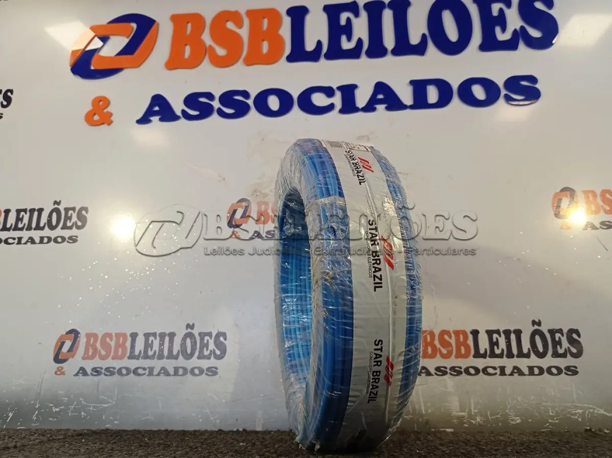 LOTE 060 - 01 ROLO DE CABO FLEXÍVEL 100M, 4MM NA COR AZUL. (NO ESTADO) ATENÇÃO! FAZER A VISITAÇÃO ANTES DE ARREMATAR, NÃO SABEMOS SE FUNCIONA. LEILÃO NÃO TEM GARANTIA E NEM DEVOLUÇÃO, SUJEITO A POSSÍVEIS AVARIAS VISÍVEIS/OCULTAS E/OU AUSÊNCIA DE COMPONENTES.