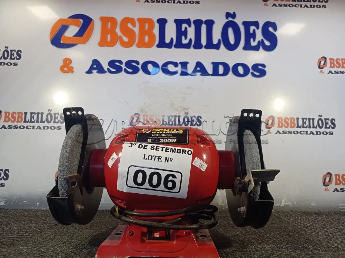 LOTE 006 - 01 ESMERIL MARCA SCHULZ 300W 220V. (NO ESTADO) ATENÇÃO! FAZER A VISITAÇÃO ANTES DE ARREMATAR, NÃO SABEMOS SE FUNCIONA. LEILÃO NÃO TEM GARANTIA E NEM DEVOLUÇÃO, SUJEITO A POSSÍVEIS AVARIAS VISÍVEIS/OCULTAS E/OU AUSÊNCIA DE COMPONENTES.