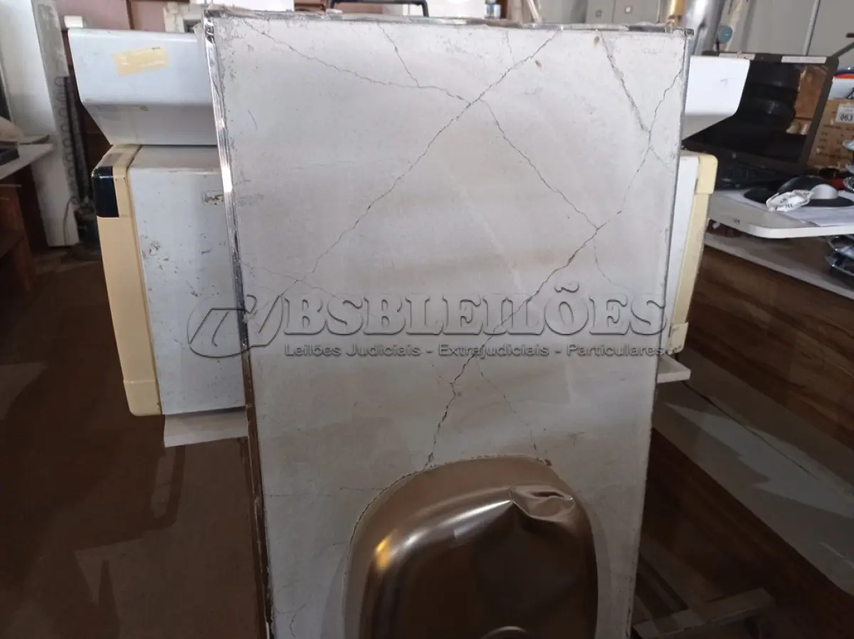LOTE 128 - 01 PIA EM AÇO INOX CIMENTADO MEDINDO 1,40M X 0,53CM. (NO ESTADO) ATENÇÃO! FAZER A VISITAÇÃO ANTES DE ARREMATAR, NÃO SABEMOS SE FUNCIONA. LEILÃO NÃO TEM GARANTIA E NEM DEVOLUÇÃO, SUJEITO A POSSÍVEIS AVARIAS VISÍVEIS/OCULTAS E/OU AUSÊNCIA DE COMPONENTES.