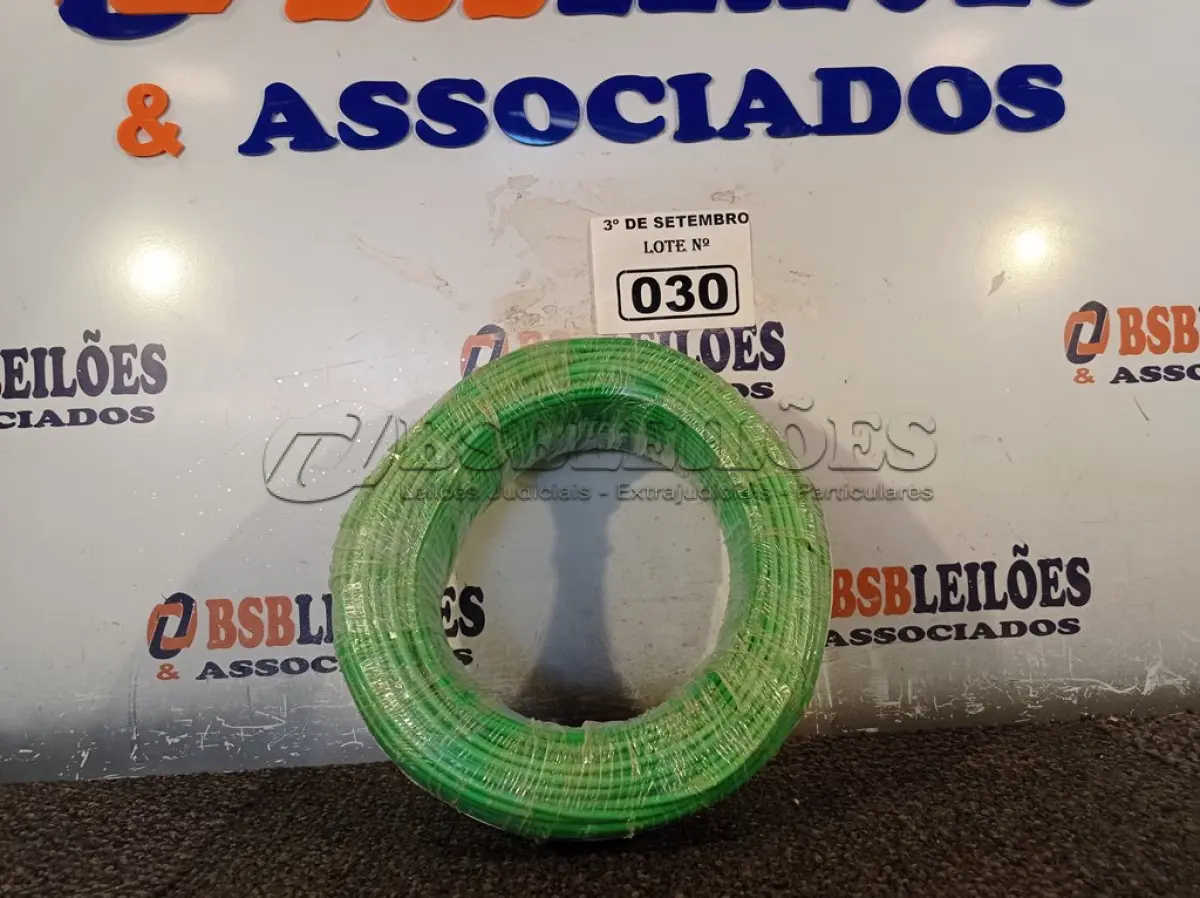 LOTE 030 - 01 ROLO DE CABO FLEXÍVEL 100M, 4MM NA COR VERDE. (NO ESTADO) ATENÇÃO! FAZER A VISITAÇÃO ANTES DE ARREMATAR, NÃO SABEMOS SE FUNCIONA. LEILÃO NÃO TEM GARANTIA E NEM DEVOLUÇÃO, SUJEITO A POSSÍVEIS AVARIAS VISÍVEIS/OCULTAS E/OU AUSÊNCIA DE COMPONENTES.