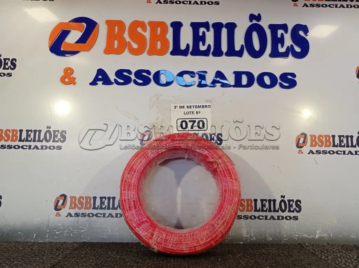 LOTE 070 - 01 ROLO DE CABO FLEXÍVEL 100M, 4MM NA COR VERMELHA. (NO ESTADO) ATENÇÃO! FAZER A VISITAÇÃO ANTES DE ARREMATAR, NÃO SABEMOS SE FUNCIONA. LEILÃO NÃO TEM GARANTIA E NEM DEVOLUÇÃO, SUJEITO A POSSÍVEIS AVARIAS VISÍVEIS/OCULTAS E/OU AUSÊNCIA DE COMPONENTES.