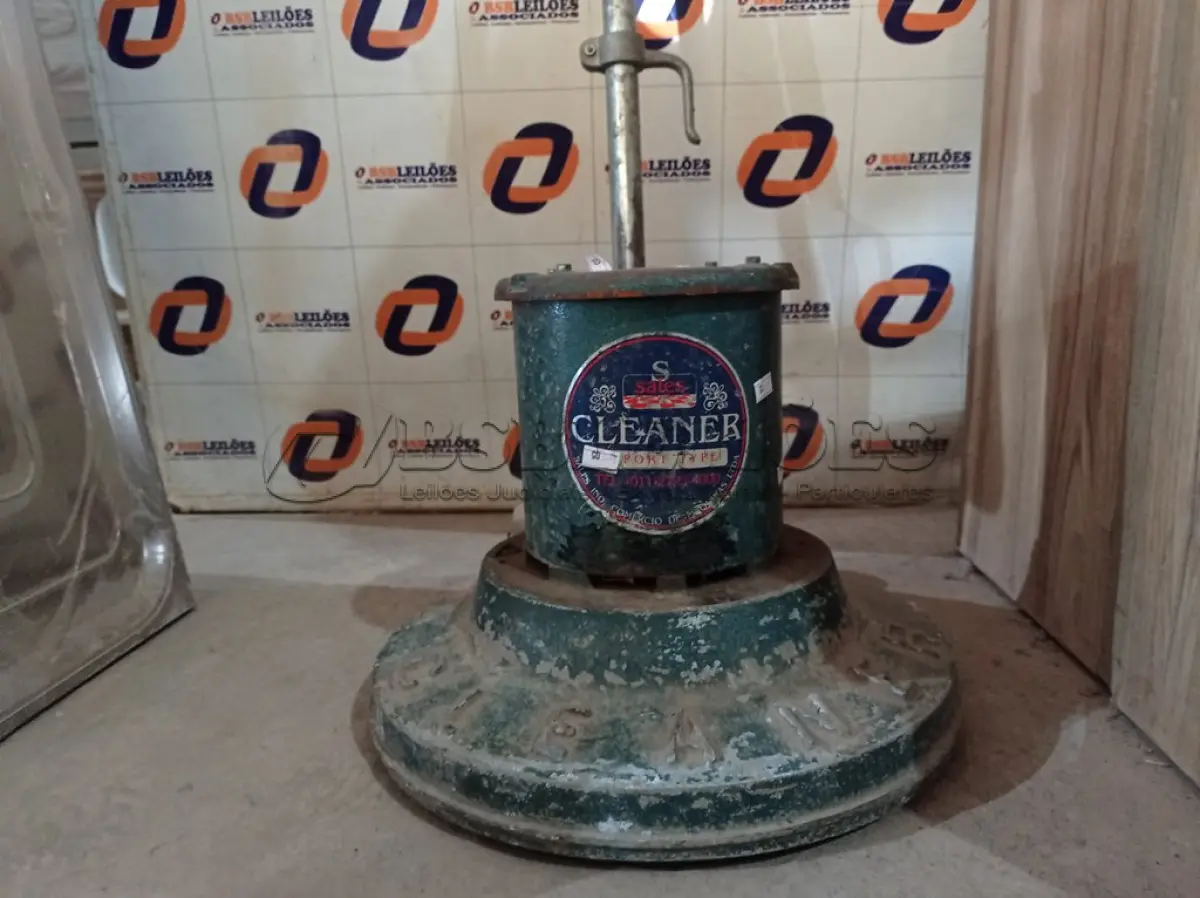 LOTE 127 - 01 ENCERADEIRA INDUSTRIAL MARCA CLEANER. (NO ESTADO) ATENÇÃO! FAZER A VISITAÇÃO ANTES DE ARREMATAR, NÃO SABEMOS SE FUNCIONA. LEILÃO NÃO TEM GARANTIA E NEM DEVOLUÇÃO, SUJEITO A POSSÍVEIS AVARIAS VISÍVEIS/OCULTAS E/OU AUSÊNCIA DE COMPONENTES.