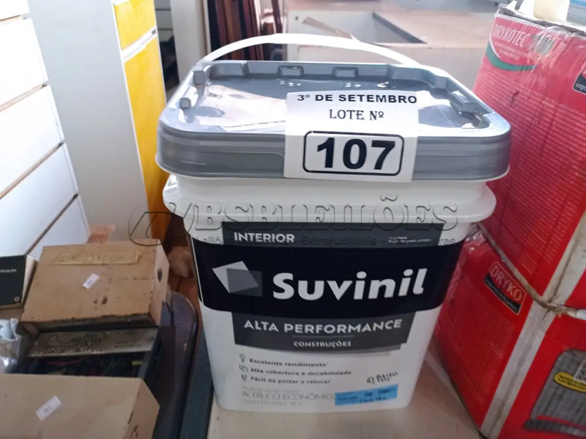 LOTE 107 - 01 BALDE DE TINTA SUVINIL INTERIORES ACRÍLICO FOSCO 18L NA COR FOSCO BRANCO. (NO ESTADO) ATENÇÃO! FAZER A VISITAÇÃO ANTES DE ARREMATAR, NÃO SABEMOS SE FUNCIONA. LEILÃO NÃO TEM GARANTIA E NEM DEVOLUÇÃO, SUJEITO A POSSÍVEIS AVARIAS VISÍVEIS/OCULTAS E/OU AUSÊNCIA DE COMPONENTES.