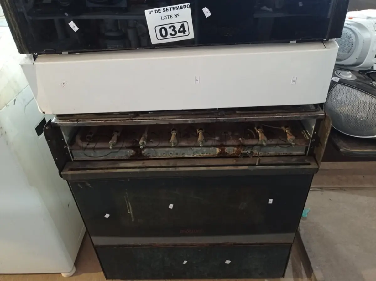 LOTE 034 - 02 FOGÕES A GÁS MARCAS E MODELOS DIVERSOS COM AVARIAS. (NO ESTADO) ATENÇÃO! FAZER A VISITAÇÃO ANTES DE ARREMATAR, NÃO SABEMOS SE FUNCIONA. LEILÃO NÃO TEM GARANTIA E NEM DEVOLUÇÃO, SUJEITO A POSSÍVEIS AVARIAS VISÍVEIS/OCULTAS E/OU AUSÊNCIA DE COMPONENTES.