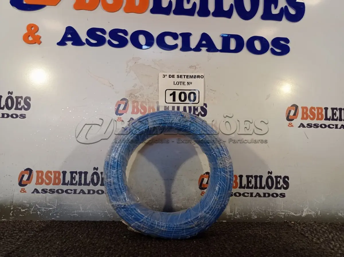 LOTE 100 - 01 ROLO DE CABO FLEXÍVEL 100M, 2,5MM NA COR AZUL. (NO ESTADO) ATENÇÃO! FAZER A VISITAÇÃO ANTES DE ARREMATAR, NÃO SABEMOS SE FUNCIONA. LEILÃO NÃO TEM GARANTIA E NEM DEVOLUÇÃO, SUJEITO A POSSÍVEIS AVARIAS VISÍVEIS/OCULTAS E/OU AUSÊNCIA DE COMPONENTES.