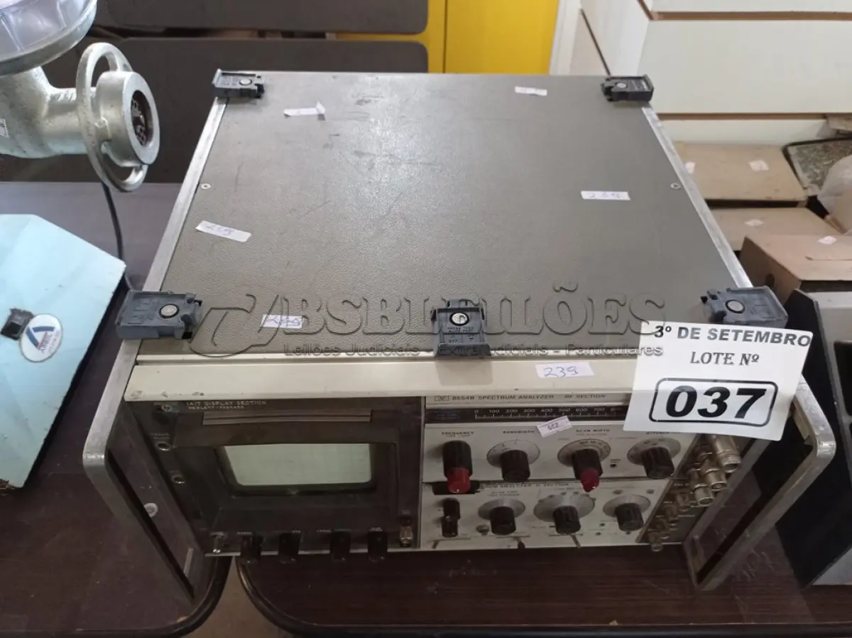 LOTE 037 - 01 ESPECTRÔMETRO DE FREQUÊNCIA, COM MANUAIS DE SERVIÇO, CALIBRAGEM E ESQUEMA ELETROELETRÔNICO. (NO ESTADO) ATENÇÃO! FAZER A VISITAÇÃO ANTES DE ARREMATAR, NÃO SABEMOS SE FUNCIONA. LEILÃO NÃO TEM GARANTIA E NEM DEVOLUÇÃO, SUJEITO A POSSÍVEIS AVARIAS VISÍVEIS/OCULTAS E/OU AUSÊNCIA DE COMPONENTES.