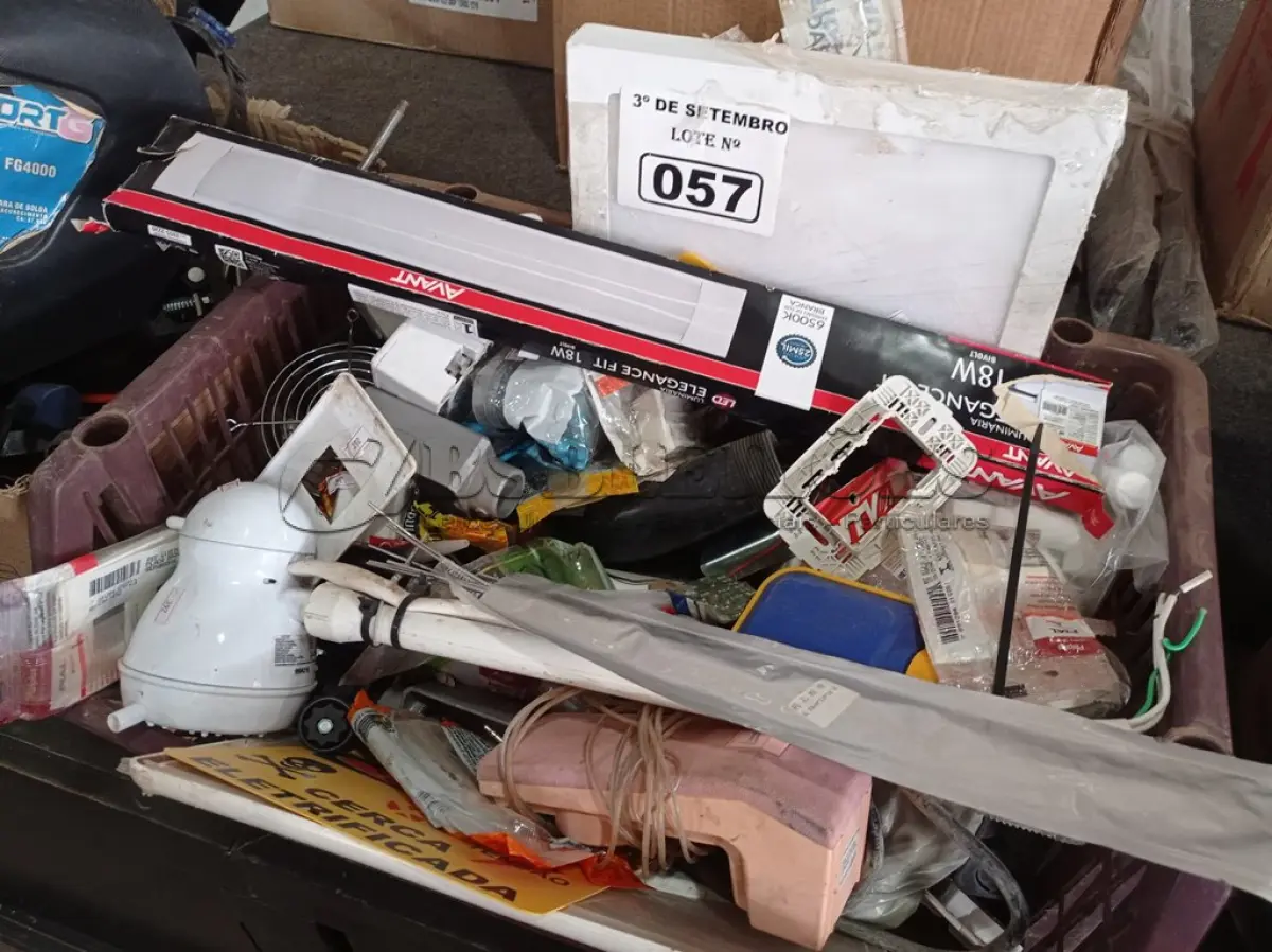 LOTE 057 - 01 LOTE COM MATERIAIS DIVERSOS. (NO ESTADO) ATENÇÃO! FAZER A VISITAÇÃO ANTES DE ARREMATAR, NÃO SABEMOS SE FUNCIONA. LEILÃO NÃO TEM GARANTIA E NEM DEVOLUÇÃO, SUJEITO A POSSÍVEIS AVARIAS VISÍVEIS/OCULTAS E/OU AUSÊNCIA DE COMPONENTES.