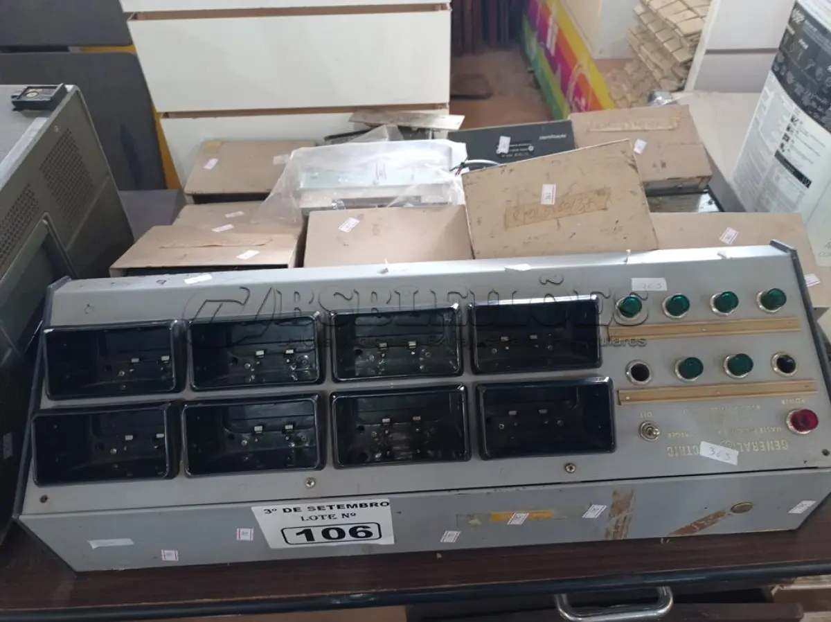 LOTE 106 - 01 LOTE COM ELETRÔNICOS DIVERSOS. (NO ESTADO) ATENÇÃO! FAZER A VISITAÇÃO ANTES DE ARREMATAR, NÃO SABEMOS SE FUNCIONA. LEILÃO NÃO TEM GARANTIA E NEM DEVOLUÇÃO, SUJEITO A POSSÍVEIS AVARIAS VISÍVEIS/OCULTAS E/OU AUSÊNCIA DE COMPONENTES.