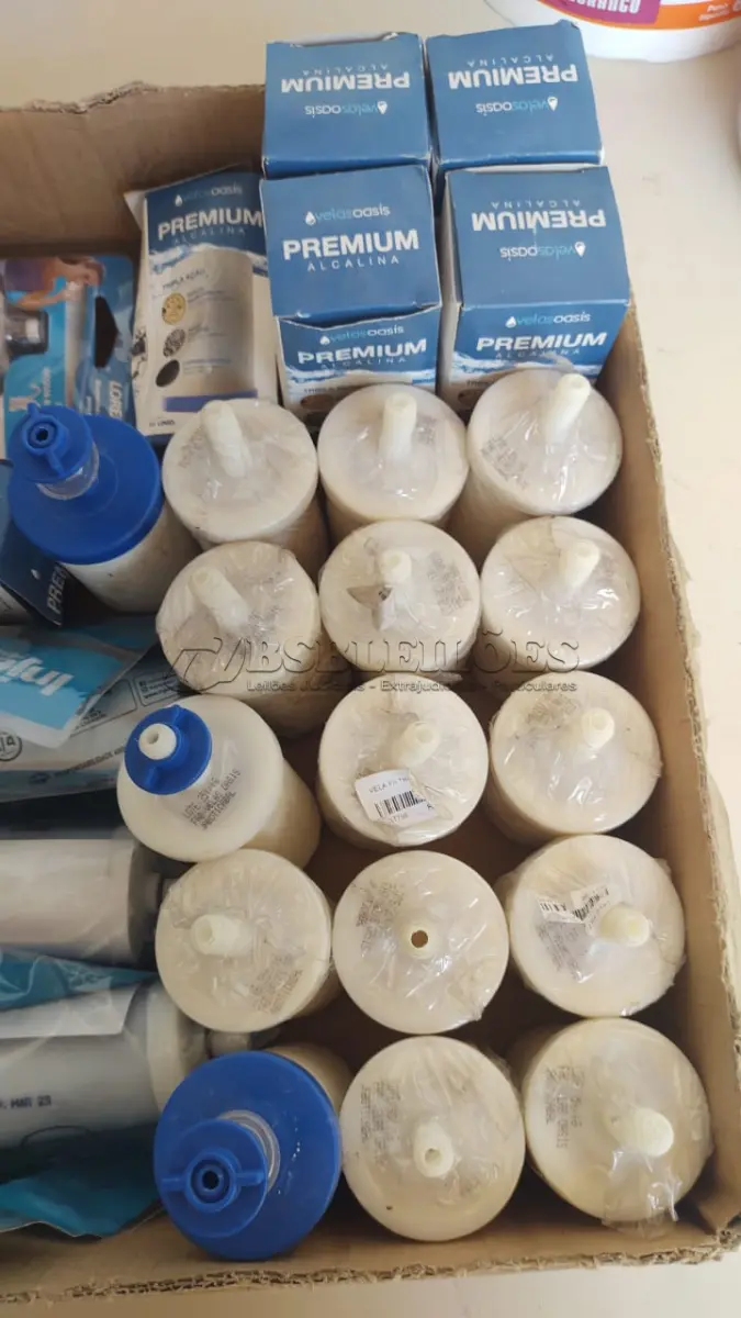 LOTE 696 - LOTE COM 26 FILTROS NOVOS SEM USO  PRA FILTROS E 13 LÂMPADAS NOVAS. (NO ESTADO) 