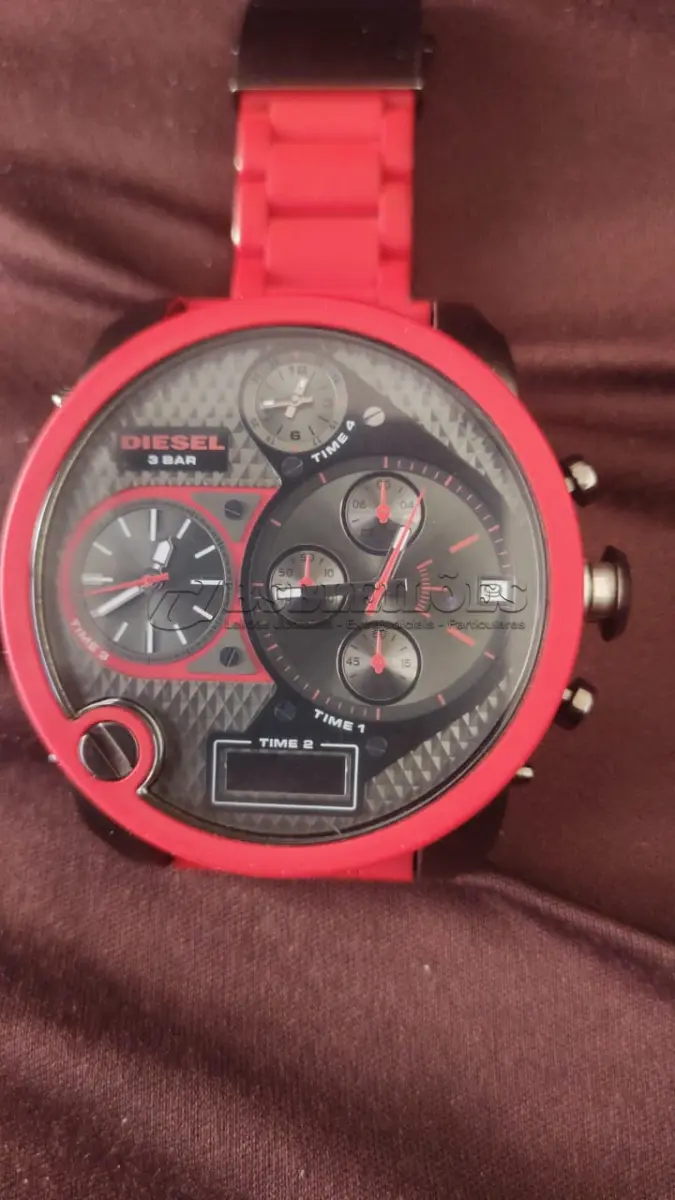 LOTE 676 - RELÓGIO MASCULINO DIESEL DZ VERMELHO FUNCIONANDO PERFEITAMENTE ORIGINAL. (NO ESTADO) 