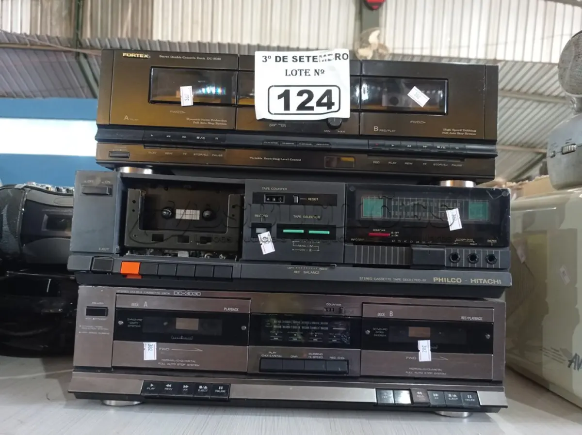LOTE 124 - 03 APARELHOS STÉREO CASSETE DECK MARCAS E MODELOS DIVERSOS. (NO ESTADO) ATENÇÃO! FAZER A VISITAÇÃO ANTES DE ARREMATAR, NÃO SABEMOS SE FUNCIONA. LEILÃO NÃO TEM GARANTIA E NEM DEVOLUÇÃO, SUJEITO A POSSÍVEIS AVARIAS VISÍVEIS/OCULTAS E/OU AUSÊNCIA DE COMPONENTES.