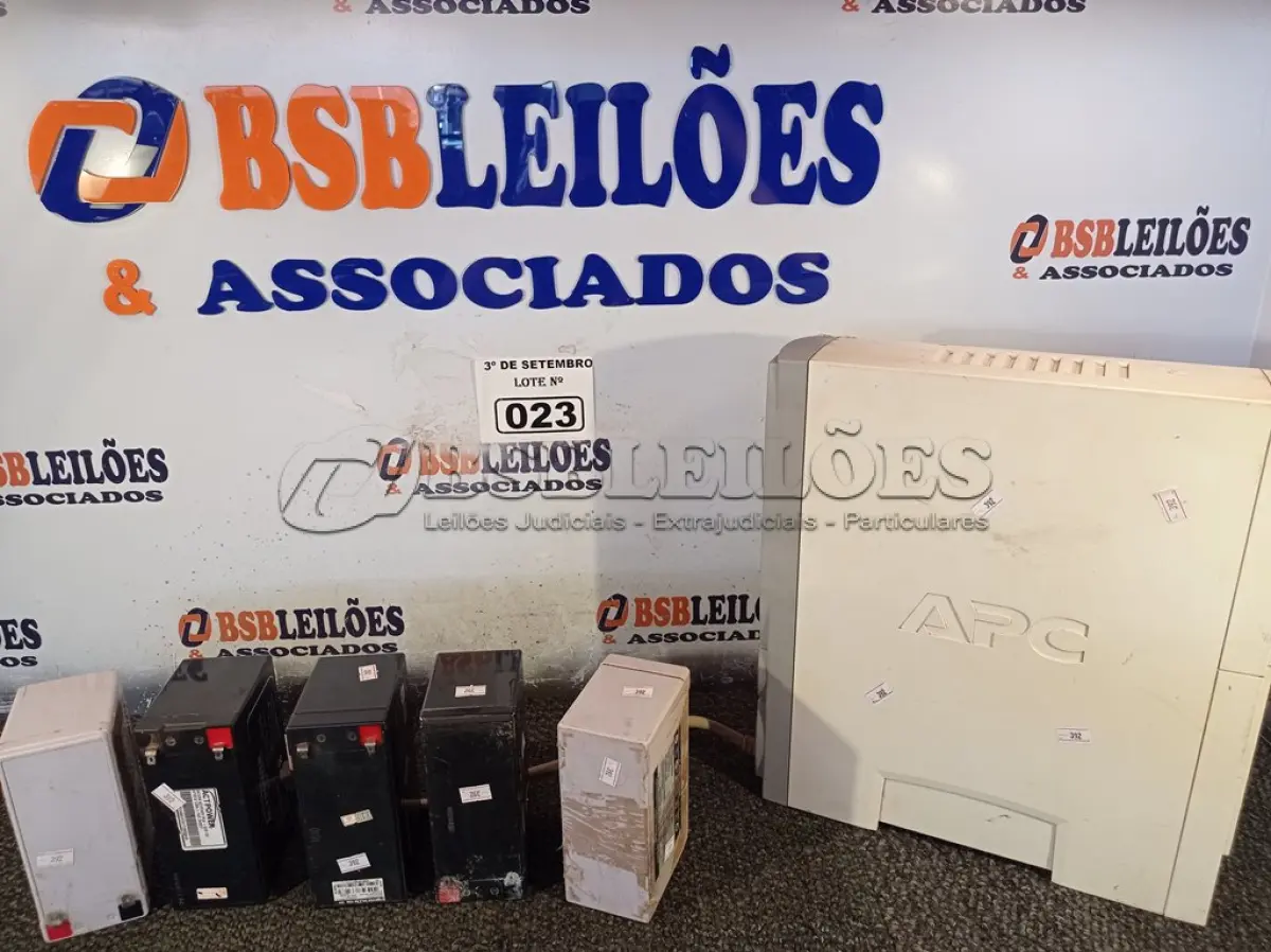 LOTE 023 - 01 NOBREAK APC E 05 SUCATAS DE BATERIAS 12V. (NO ESTADO) ATENÇÃO! FAZER A VISITAÇÃO ANTES DE ARREMATAR, NÃO SABEMOS SE FUNCIONA. LEILÃO NÃO TEM GARANTIA E NEM DEVOLUÇÃO, SUJEITO A POSSÍVEIS AVARIAS VISÍVEIS/OCULTAS E/OU AUSÊNCIA DE COMPONENTES.