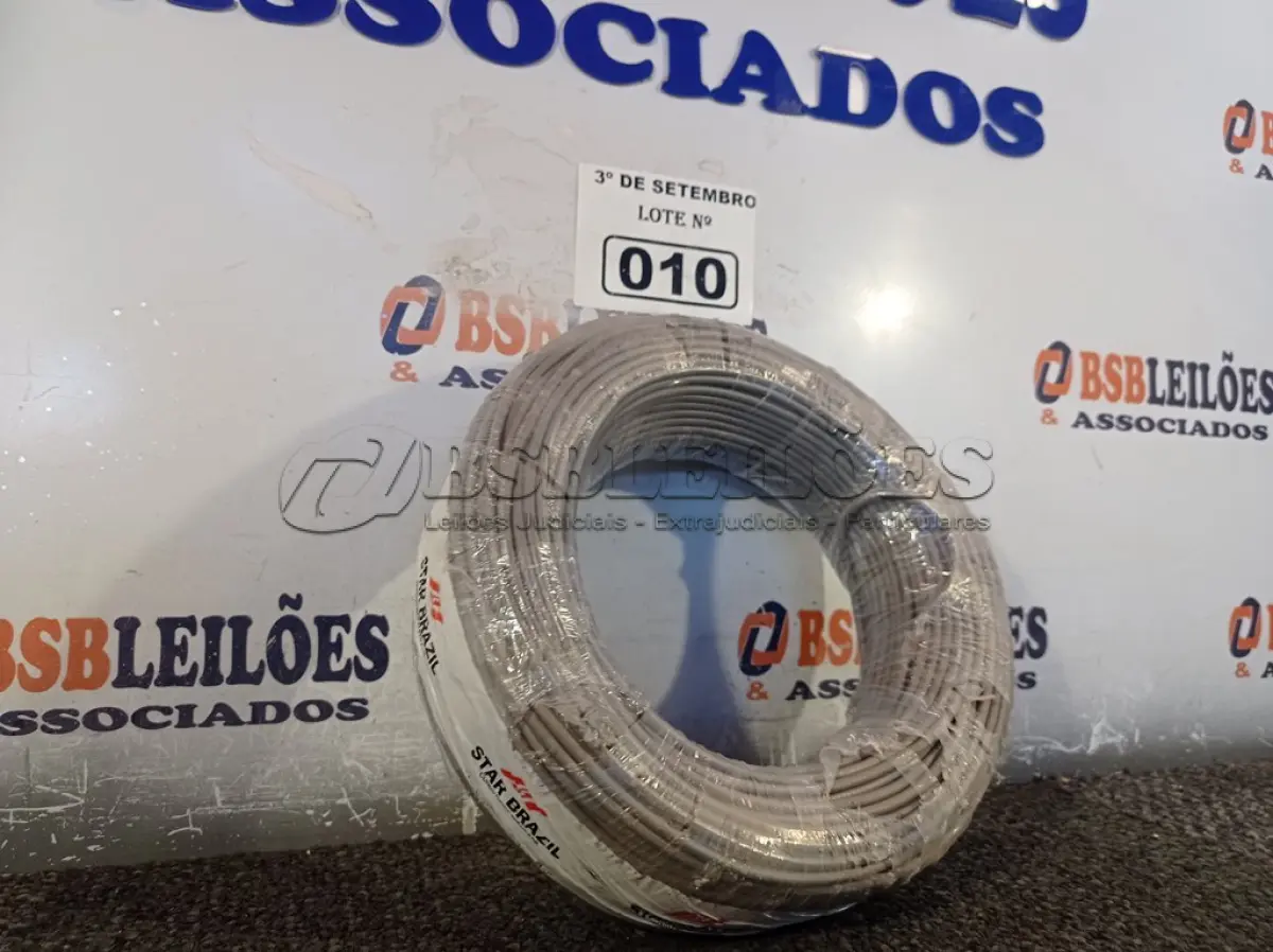 LOTE 010 - 01 ROLO DE CABO FLEXÍVEL 100M, 4MM NA COR CINZA. (NO ESTADO) ATENÇÃO! FAZER A VISITAÇÃO ANTES DE ARREMATAR, NÃO SABEMOS SE FUNCIONA. LEILÃO NÃO TEM GARANTIA E NEM DEVOLUÇÃO, SUJEITO A POSSÍVEIS AVARIAS VISÍVEIS/OCULTAS E/OU AUSÊNCIA DE COMPONENTES.