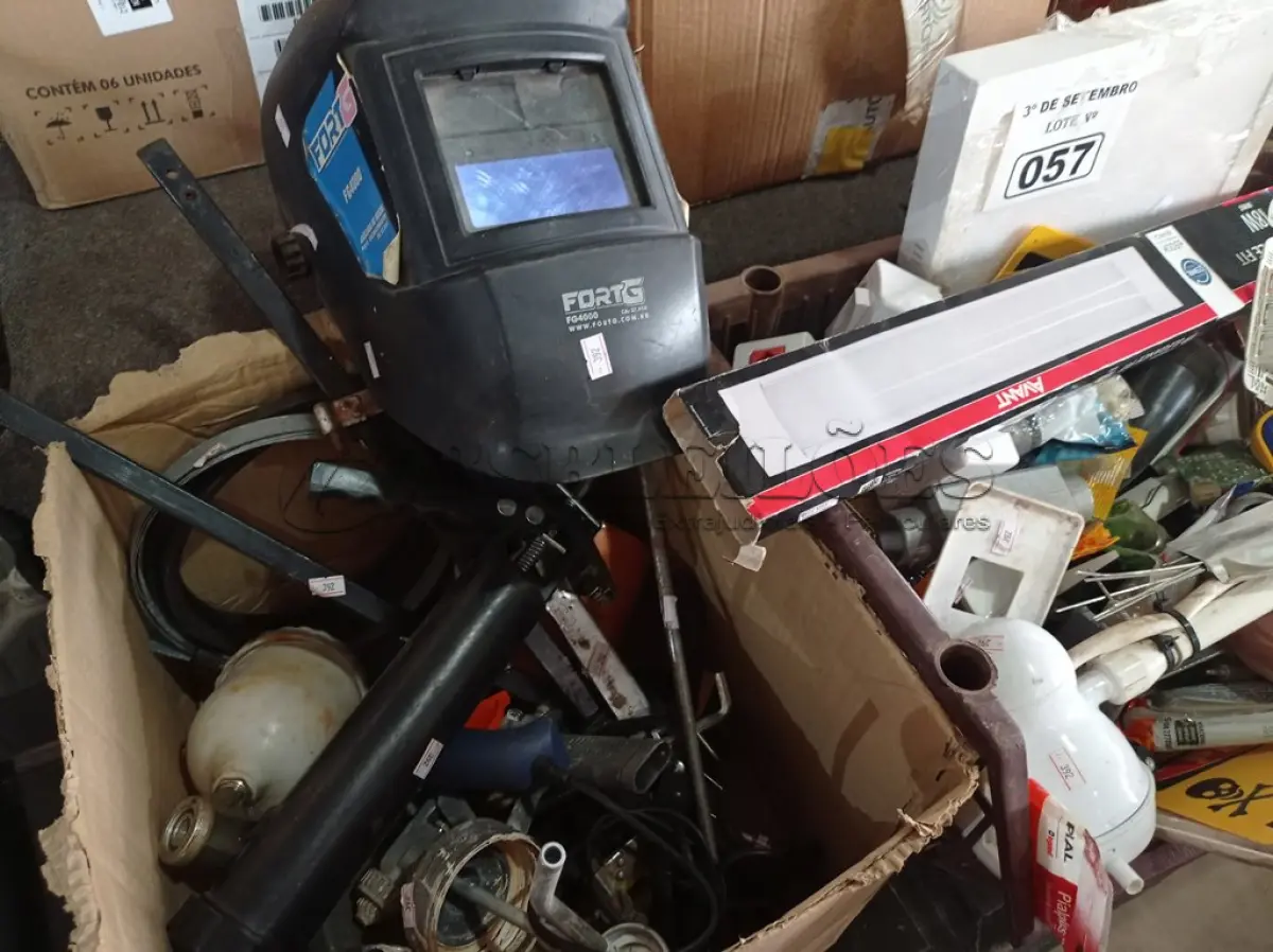 LOTE 057 - 01 LOTE COM MATERIAIS DIVERSOS. (NO ESTADO) ATENÇÃO! FAZER A VISITAÇÃO ANTES DE ARREMATAR, NÃO SABEMOS SE FUNCIONA. LEILÃO NÃO TEM GARANTIA E NEM DEVOLUÇÃO, SUJEITO A POSSÍVEIS AVARIAS VISÍVEIS/OCULTAS E/OU AUSÊNCIA DE COMPONENTES.