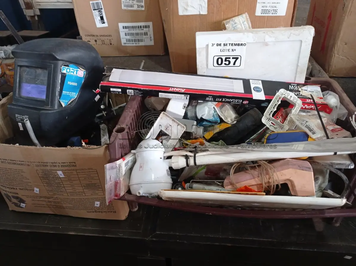 LOTE 057 - 01 LOTE COM MATERIAIS DIVERSOS. (NO ESTADO) ATENÇÃO! FAZER A VISITAÇÃO ANTES DE ARREMATAR, NÃO SABEMOS SE FUNCIONA. LEILÃO NÃO TEM GARANTIA E NEM DEVOLUÇÃO, SUJEITO A POSSÍVEIS AVARIAS VISÍVEIS/OCULTAS E/OU AUSÊNCIA DE COMPONENTES.