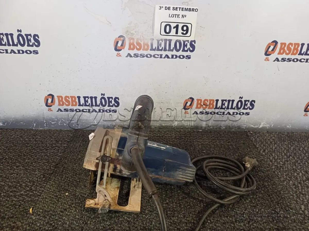 LOTE 019 - 01 SERRA CIRCULAR BOSCH 1500W 220V. (NO ESTADO) ATENÇÃO! FAZER A VISITAÇÃO ANTES DE ARREMATAR, NÃO SABEMOS SE FUNCIONA. LEILÃO NÃO TEM GARANTIA E NEM DEVOLUÇÃO, SUJEITO A POSSÍVEIS AVARIAS VISÍVEIS/OCULTAS E/OU AUSÊNCIA DE COMPONENTES.