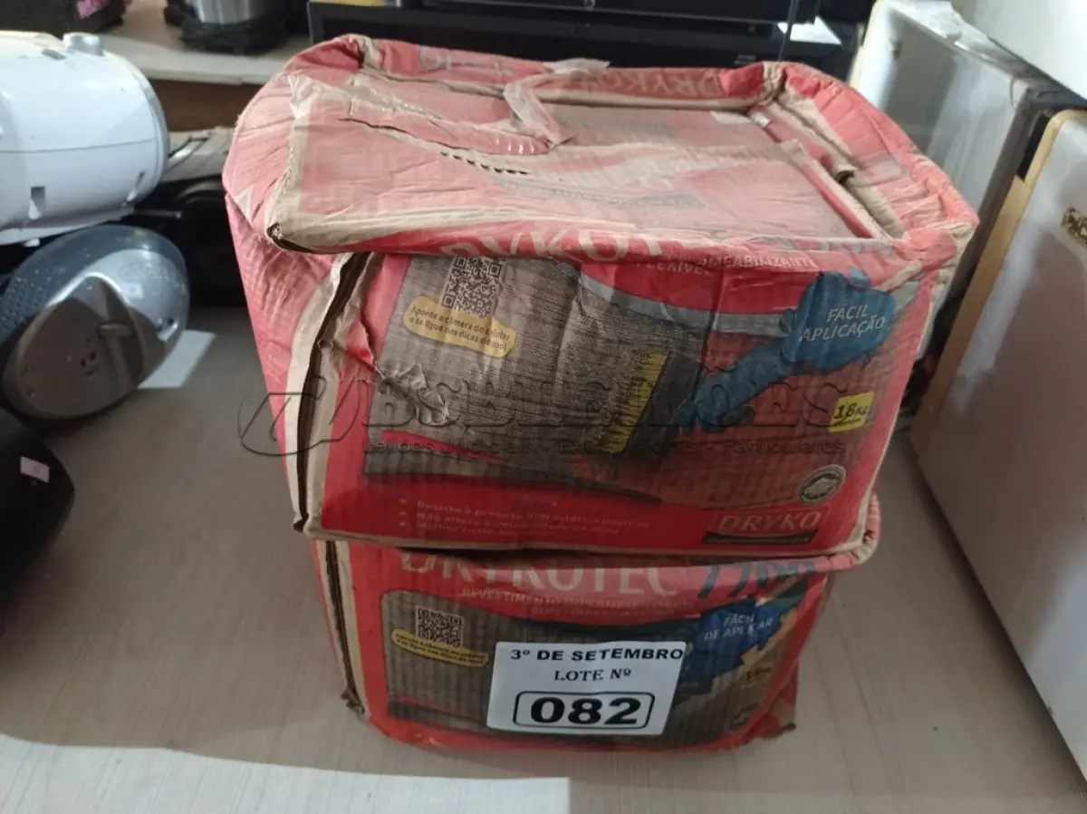 LOTE 082 - 02 CAIXAS DE REVESTIMENTO IMPERMEABILIZANTE DRYKOTEC 5500/7700 18KG. (NO ESTADO) ATENÇÃO! FAZER A VISITAÇÃO ANTES DE ARREMATAR, NÃO SABEMOS SE FUNCIONA. LEILÃO NÃO TEM GARANTIA E NEM DEVOLUÇÃO, SUJEITO A POSSÍVEIS AVARIAS VISÍVEIS/OCULTAS E/OU AUSÊNCIA DE COMPONENTES.