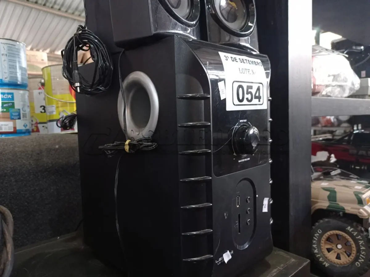 LOTE 054 - 01 SUBWOOFER E 05 CAIXINHAS DE SOM PARA HOME THEATER. (NO ESTADO) ATENÇÃO! FAZER A VISITAÇÃO ANTES DE ARREMATAR, NÃO SABEMOS SE FUNCIONA. LEILÃO NÃO TEM GARANTIA E NEM DEVOLUÇÃO, SUJEITO A POSSÍVEIS AVARIAS VISÍVEIS/OCULTAS E/OU AUSÊNCIA DE COMPONENTES.