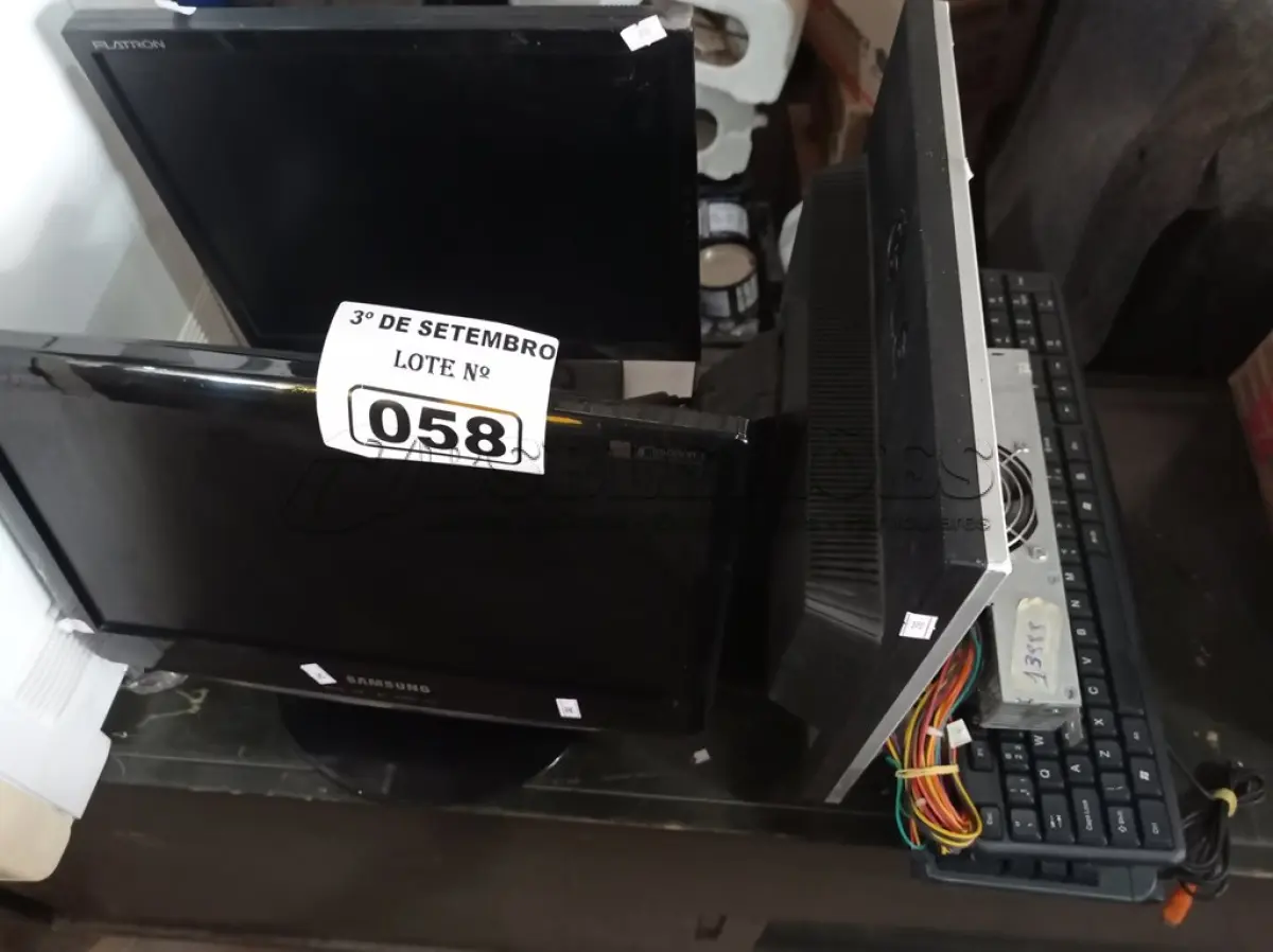 LOTE 058 - 03 MONITORES, 01 NOTEBOOK, 05 TECLADOS PARA PC E 01 FONTE MARCAS E MODELOS DIVERSOS. (NO ESTADO) ATENÇÃO! FAZER A VISITAÇÃO ANTES DE ARREMATAR, NÃO SABEMOS SE FUNCIONA. LEILÃO NÃO TEM GARANTIA E NEM DEVOLUÇÃO, SUJEITO A POSSÍVEIS AVARIAS VISÍVEIS/OCULTAS E/OU AUSÊNCIA DE COMPONENTES.