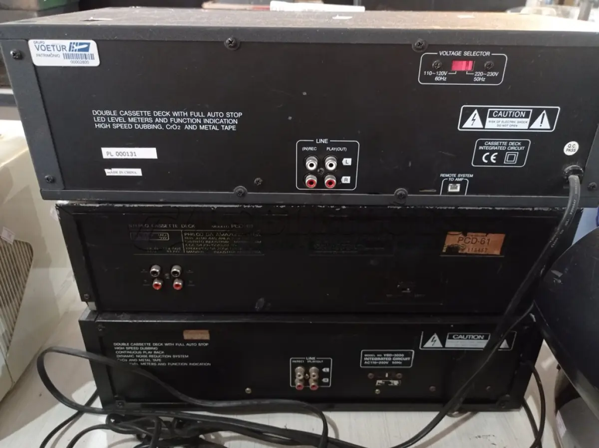 LOTE 124 - 03 APARELHOS STÉREO CASSETE DECK MARCAS E MODELOS DIVERSOS. (NO ESTADO) ATENÇÃO! FAZER A VISITAÇÃO ANTES DE ARREMATAR, NÃO SABEMOS SE FUNCIONA. LEILÃO NÃO TEM GARANTIA E NEM DEVOLUÇÃO, SUJEITO A POSSÍVEIS AVARIAS VISÍVEIS/OCULTAS E/OU AUSÊNCIA DE COMPONENTES.