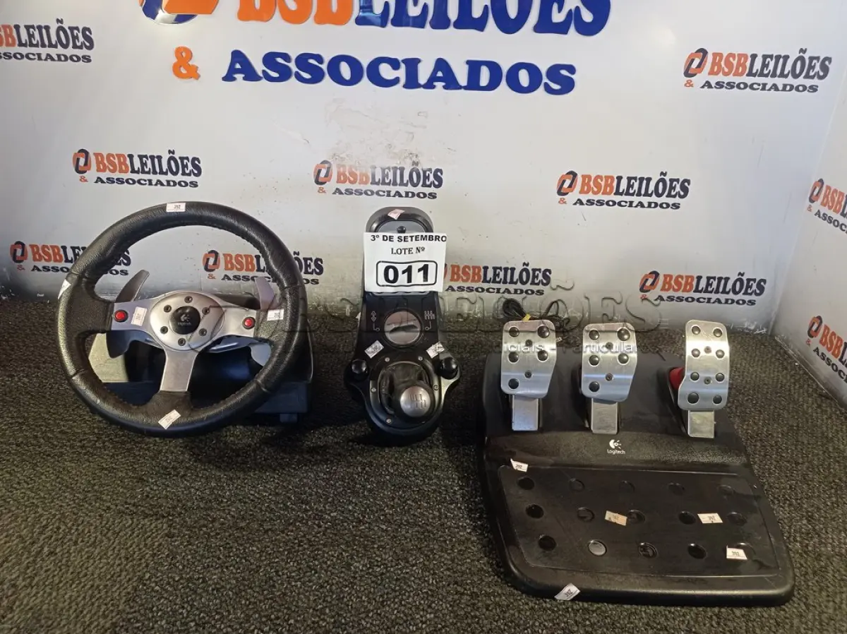 LOTE 011 - 01 VOLANTE, 01 CAMBIO E PEDAIS PARA GAMER DE CORRIDAS. (NO ESTADO) ATENÇÃO! FAZER A VISITAÇÃO ANTES DE ARREMATAR, NÃO SABEMOS SE FUNCIONA. LEILÃO NÃO TEM GARANTIA E NEM DEVOLUÇÃO, SUJEITO A POSSÍVEIS AVARIAS VISÍVEIS/OCULTAS E/OU AUSÊNCIA DE COMPONENTES.
