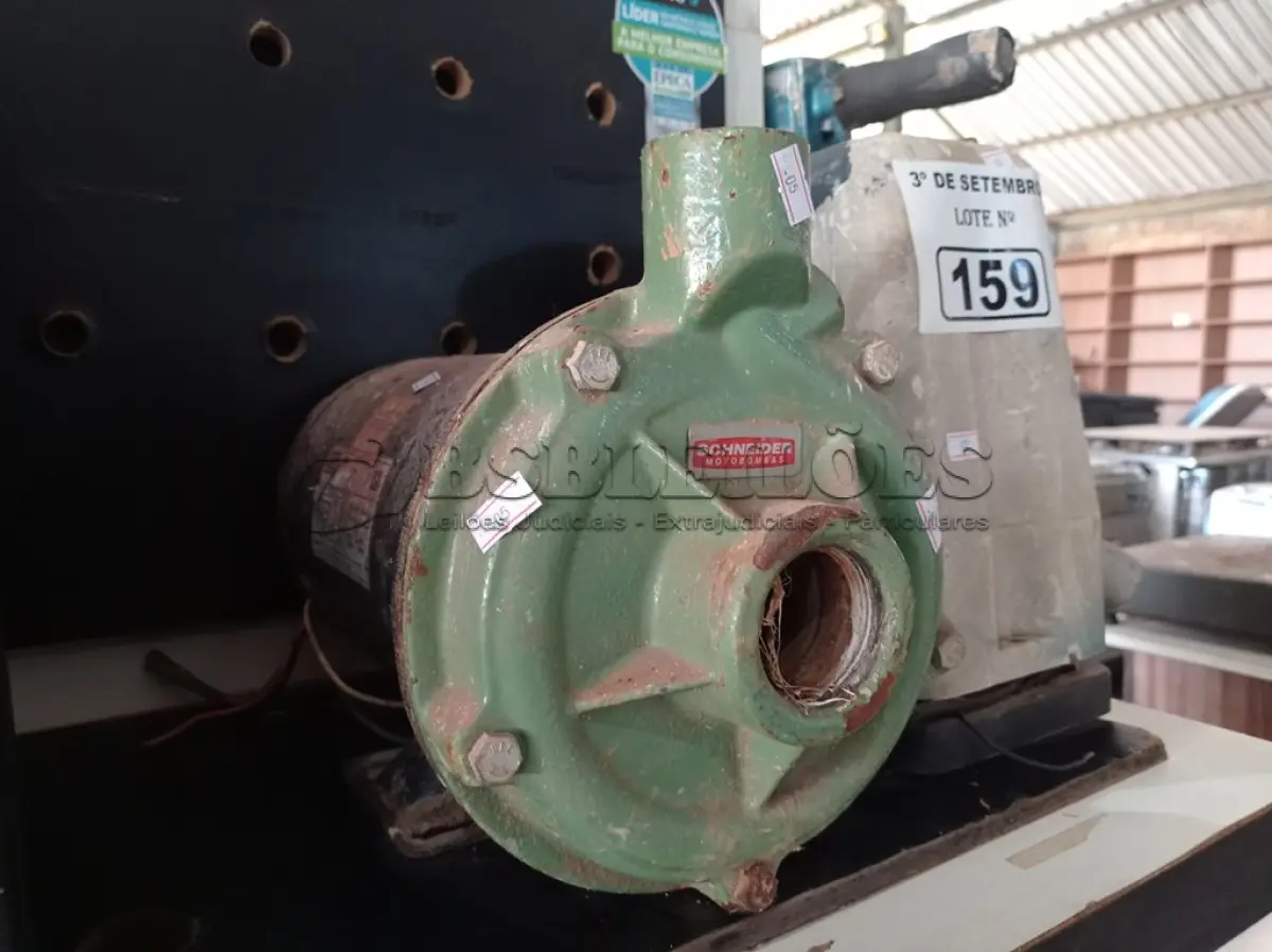 LOTE 159 - 01 BOMBA D’AGUA E MOTOR PARA PORTÃO. (NO ESTADO) ATENÇÃO! FAZER A VISITAÇÃO ANTES DE ARREMATAR, NÃO SABEMOS SE FUNCIONA. LEILÃO NÃO TEM GARANTIA E NEM DEVOLUÇÃO, SUJEITO A POSSÍVEIS AVARIAS VISÍVEIS/OCULTAS E/OU AUSÊNCIA DE COMPONENTES.