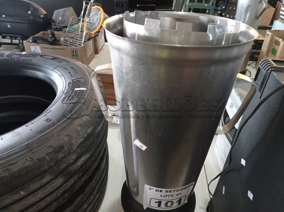 LOTE 101 - 01 LIQUIDIFICADOR INDUSTRIAL MARCA POLI. (NO ESTADO) ATENÇÃO! FAZER A VISITAÇÃO ANTES DE ARREMATAR, NÃO SABEMOS SE FUNCIONA. LEILÃO NÃO TEM GARANTIA E NEM DEVOLUÇÃO, SUJEITO A POSSÍVEIS AVARIAS VISÍVEIS/OCULTAS E/OU AUSÊNCIA DE COMPONENTES.