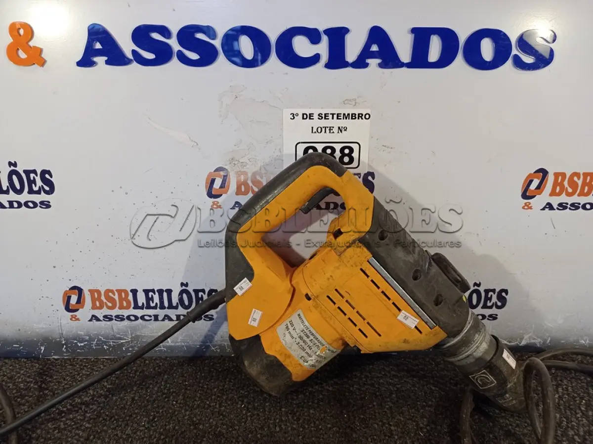 LOTE 088 - 01 MARTELETE. (NO ESTADO) ATENÇÃO! FAZER A VISITAÇÃO ANTES DE ARREMATAR, NÃO SABEMOS SE FUNCIONA. LEILÃO NÃO TEM GARANTIA E NEM DEVOLUÇÃO, SUJEITO A POSSÍVEIS AVARIAS VISÍVEIS/OCULTAS E/OU AUSÊNCIA DE COMPONENTES.