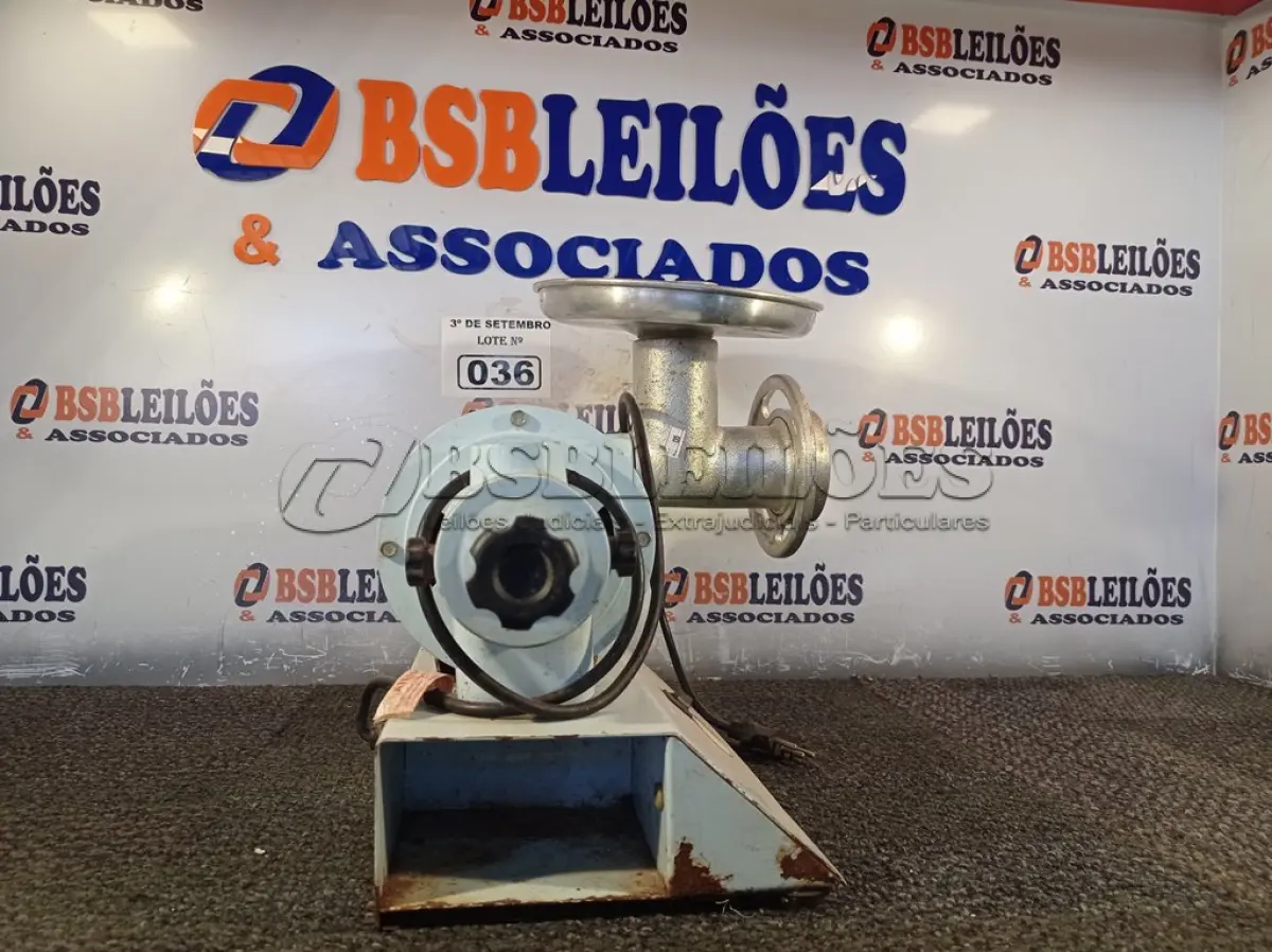 LOTE 036 - 01 MOEDOR DE CARNE MARCA ARBEL. (NO ESTADO) ATENÇÃO! FAZER A VISITAÇÃO ANTES DE ARREMATAR, NÃO SABEMOS SE FUNCIONA. LEILÃO NÃO TEM GARANTIA E NEM DEVOLUÇÃO, SUJEITO A POSSÍVEIS AVARIAS VISÍVEIS/OCULTAS E/OU AUSÊNCIA DE COMPONENTES.