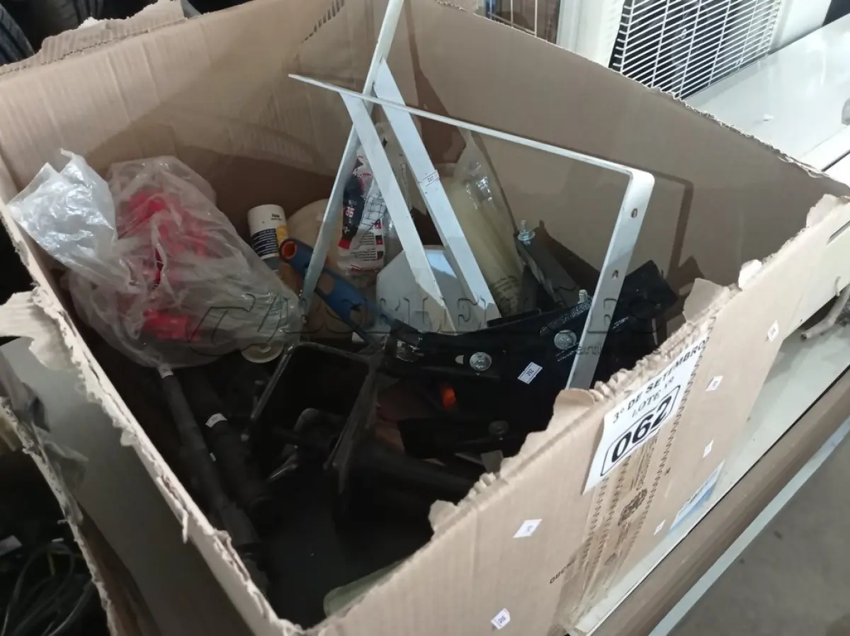 LOTE 062 - 01 LOTE COM MATERIAIS DIVERSOS. (NO ESTADO) ATENÇÃO! FAZER A VISITAÇÃO ANTES DE ARREMATAR, NÃO SABEMOS SE FUNCIONA. LEILÃO NÃO TEM GARANTIA E NEM DEVOLUÇÃO, SUJEITO A POSSÍVEIS AVARIAS VISÍVEIS/OCULTAS E/OU AUSÊNCIA DE COMPONENTES.