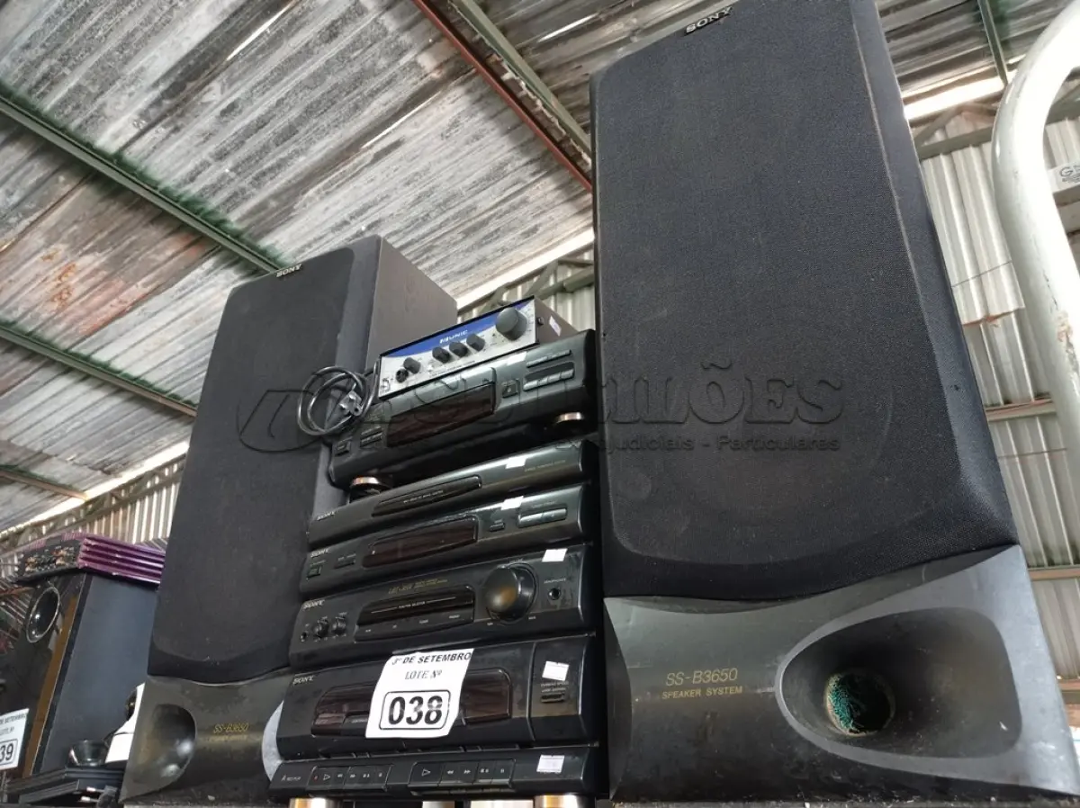 LOTE 038 - 01 APARELHO DE SOM 3X1 E 01 AMPLIFICADOR. (NO ESTADO) ATENÇÃO! FAZER A VISITAÇÃO ANTES DE ARREMATAR, NÃO SABEMOS SE FUNCIONA. LEILÃO NÃO TEM GARANTIA E NEM DEVOLUÇÃO, SUJEITO A POSSÍVEIS AVARIAS VISÍVEIS/OCULTAS E/OU AUSÊNCIA DE COMPONENTES.