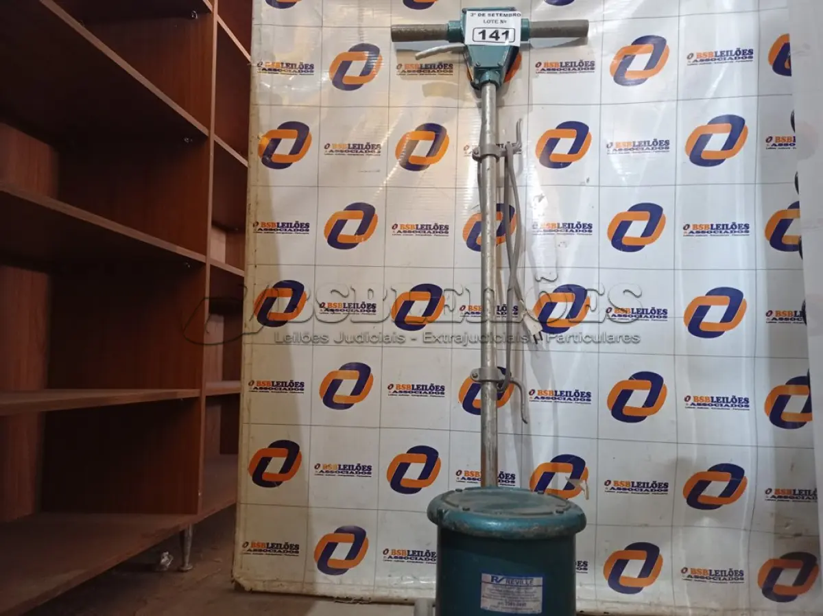LOTE 141 - 01 ENCERADEIRA MARCA CLEANER. (NO ESTADO) ATENÇÃO! FAZER A VISITAÇÃO ANTES DE ARREMATAR, NÃO SABEMOS SE FUNCIONA. LEILÃO NÃO TEM GARANTIA E NEM DEVOLUÇÃO, SUJEITO A POSSÍVEIS AVARIAS VISÍVEIS/OCULTAS E/OU AUSÊNCIA DE COMPONENTES.