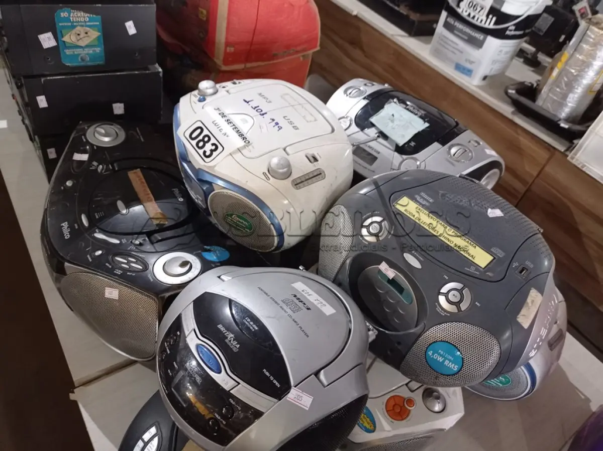 LOTE 083 - 10 APARELHOS DE SOM MARCAS E MODELOS DIVERSOS COM AVARIAS. (NO ESTADO) ATENÇÃO! FAZER A VISITAÇÃO ANTES DE ARREMATAR, NÃO SABEMOS SE FUNCIONA. LEILÃO NÃO TEM GARANTIA E NEM DEVOLUÇÃO, SUJEITO A POSSÍVEIS AVARIAS VISÍVEIS/OCULTAS E/OU AUSÊNCIA DE COMPONENTES.