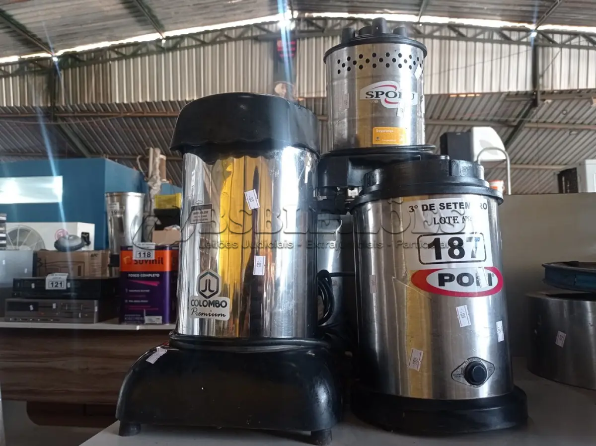 LOTE 187 - 05 BASES DE LIQUIDIFICADOR INDUSTRIAL MARCAS E MODELOS DIVERSOS. (NO ESTADO) ATENÇÃO! FAZER A VISITAÇÃO ANTES DE ARREMATAR, NÃO SABEMOS SE FUNCIONA. LEILÃO NÃO TEM GARANTIA E NEM DEVOLUÇÃO, SUJEITO A POSSÍVEIS AVARIAS VISÍVEIS/OCULTAS E/OU AUSÊNCIA DE COMPONENTES.