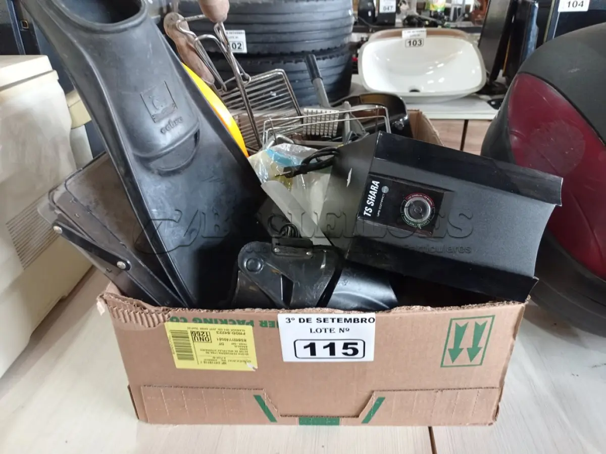 LOTE 115 - 01 NADADEIRA, 01 PAR DE JOELHEIRA, 01 SNORKEL, 01 NOBREAK E UTENSÍLIOS DIVERSOS.  (NO ESTADO) ATENÇÃO! FAZER A VISITAÇÃO ANTES DE ARREMATAR, NÃO SABEMOS SE FUNCIONA. LEILÃO NÃO TEM GARANTIA E NEM DEVOLUÇÃO, SUJEITO A POSSÍVEIS AVARIAS VISÍVEIS/OCULTAS E/OU AUSÊNCIA DE COMPONENTES.