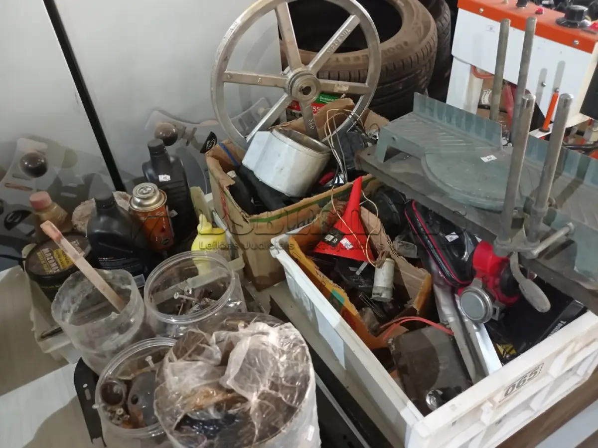LOTE 065 - 01 LOTE COM MATERIAIS DIVERSOS. (NO ESTADO) ATENÇÃO! FAZER A VISITAÇÃO ANTES DE ARREMATAR, NÃO SABEMOS SE FUNCIONA. LEILÃO NÃO TEM GARANTIA E NEM DEVOLUÇÃO, SUJEITO A POSSÍVEIS AVARIAS VISÍVEIS/OCULTAS E/OU AUSÊNCIA DE COMPONENTES.