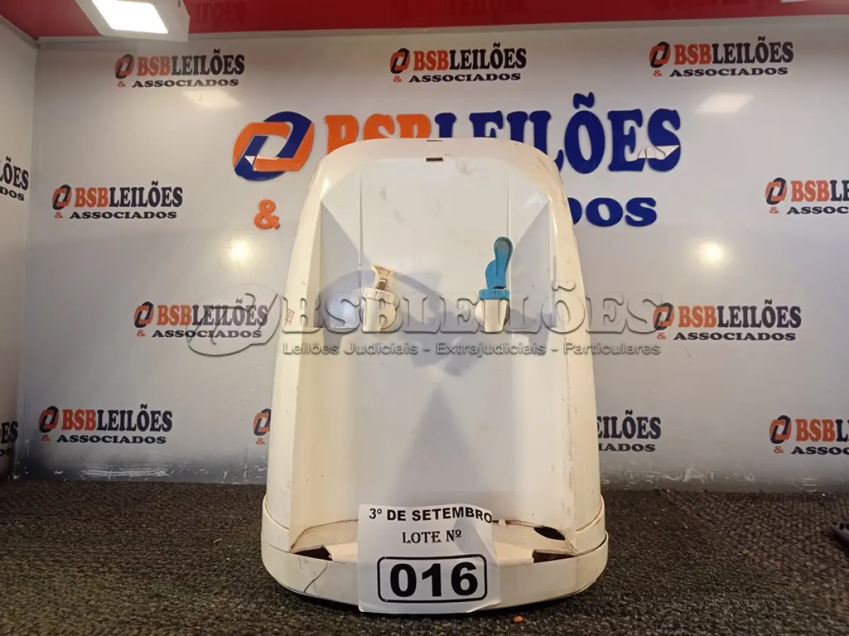 LOTE 016 - 01 BEBEDOURO PARA GARRAFÃO. (NO ESTADO) ATENÇÃO! FAZER A VISITAÇÃO ANTES DE ARREMATAR, NÃO SABEMOS SE FUNCIONA. LEILÃO NÃO TEM GARANTIA E NEM DEVOLUÇÃO, SUJEITO A POSSÍVEIS AVARIAS VISÍVEIS/OCULTAS E/OU AUSÊNCIA DE COMPONENTES.