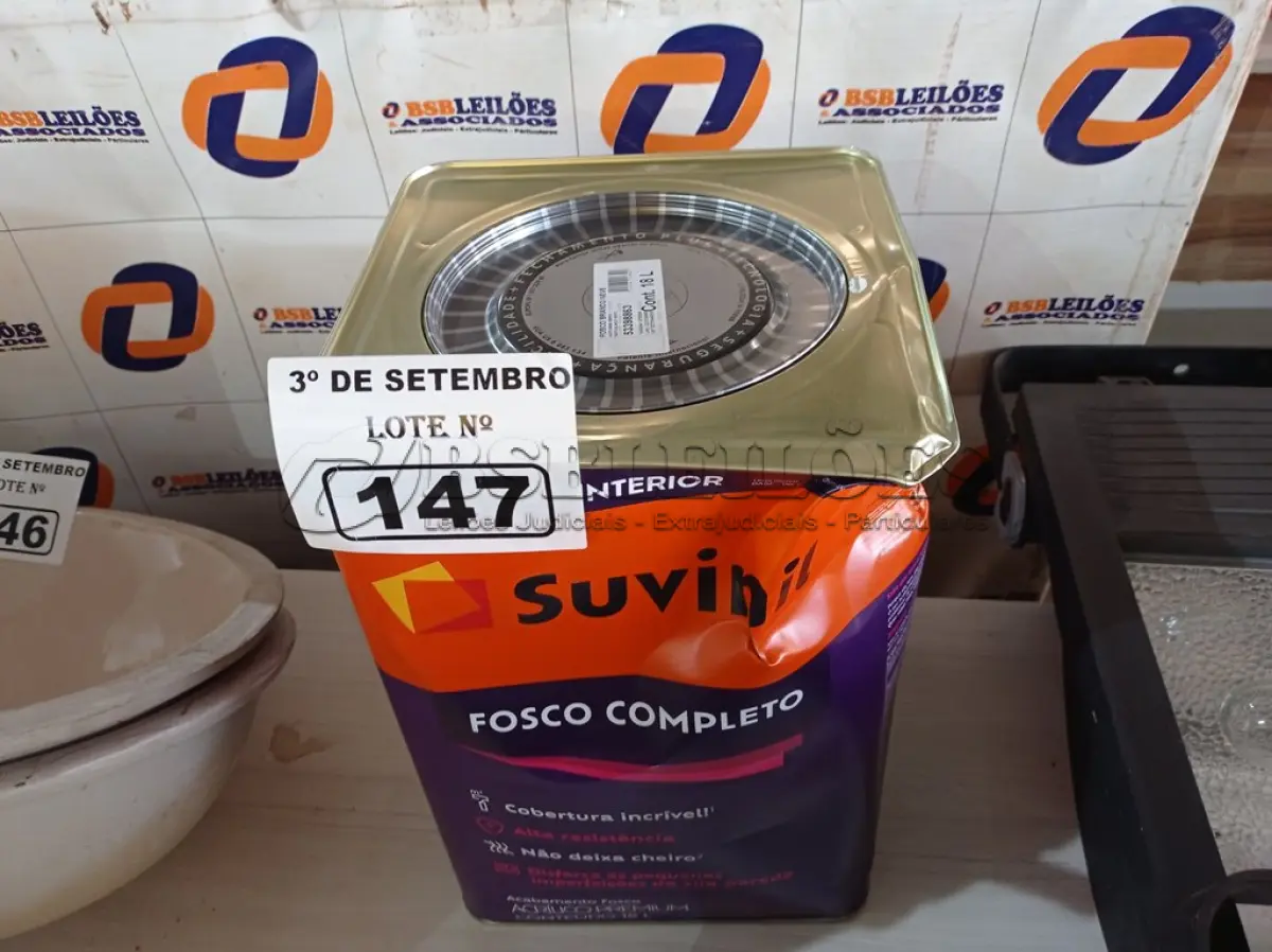 LOTE 147 - 01 LATA DE TINTA SUVINIL INTERIORES /EXTERIORES SEM CHEIRO 18L NA COR FOSCO BRANCO NEVE. (NO ESTADO) ATENÇÃO! FAZER A VISITAÇÃO ANTES DE ARREMATAR, NÃO SABEMOS SE FUNCIONA. LEILÃO NÃO TEM GARANTIA E NEM DEVOLUÇÃO, SUJEITO A POSSÍVEIS AVARIAS VISÍVEIS/OCULTAS E/OU AUSÊNCIA DE COMPONENTES.