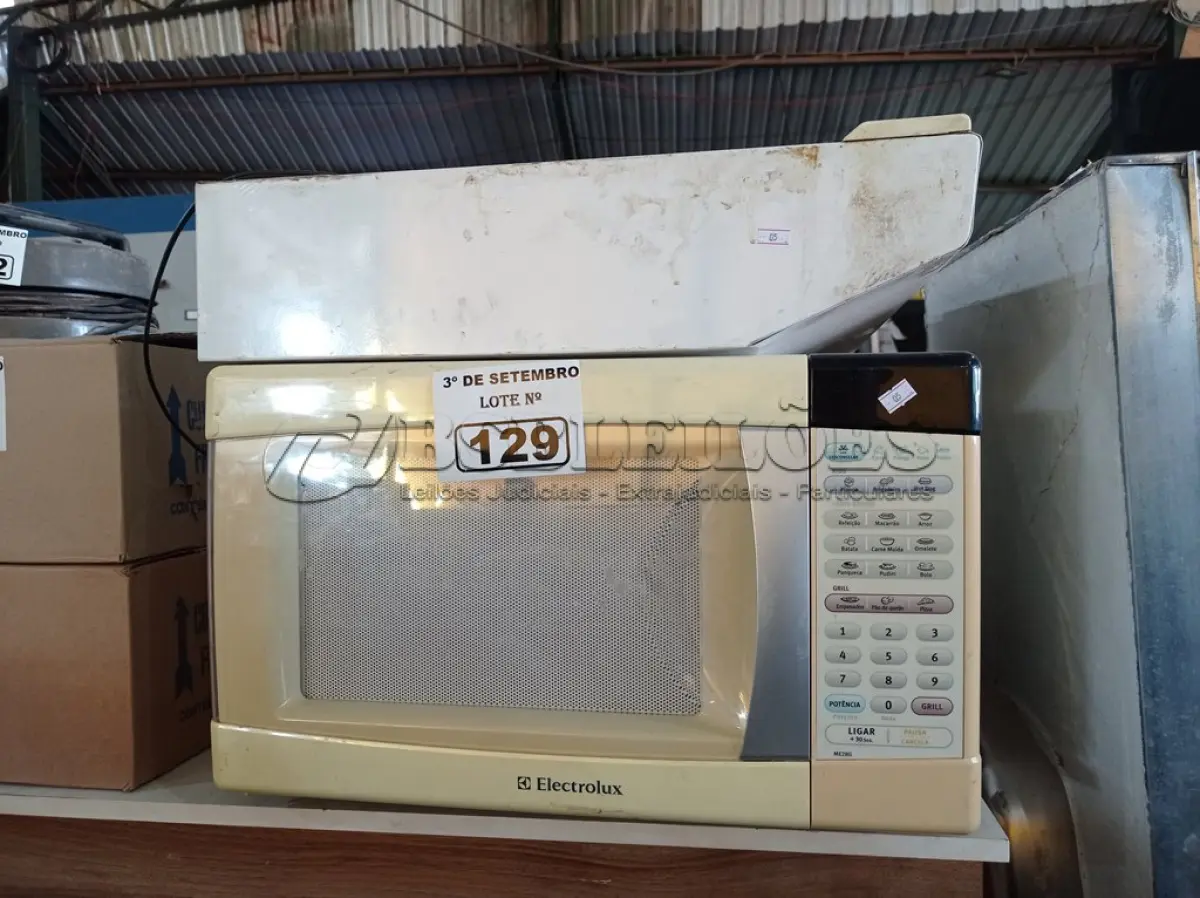 LOTE 129 - 01 DEPURADOR DE AR E 02 MICRO-ONDAS MARCAS E MODELOS DIVERSOS. (NO ESTADO) ATENÇÃO! FAZER A VISITAÇÃO ANTES DE ARREMATAR, NÃO SABEMOS SE FUNCIONA. LEILÃO NÃO TEM GARANTIA E NEM DEVOLUÇÃO, SUJEITO A POSSÍVEIS AVARIAS VISÍVEIS/OCULTAS E/OU AUSÊNCIA DE COMPONENTES.