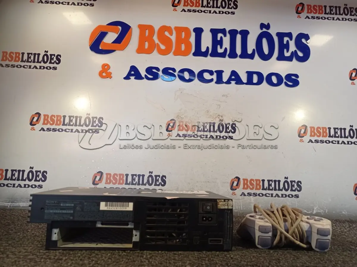 LOTE 052 - 01 PS2 FAT. (NO ESTADO) ATENÇÃO! FAZER A VISITAÇÃO ANTES DE ARREMATAR, NÃO SABEMOS SE FUNCIONA. LEILÃO NÃO TEM GARANTIA E NEM DEVOLUÇÃO, SUJEITO A POSSÍVEIS AVARIAS VISÍVEIS/OCULTAS E/OU AUSÊNCIA DE COMPONENTES.