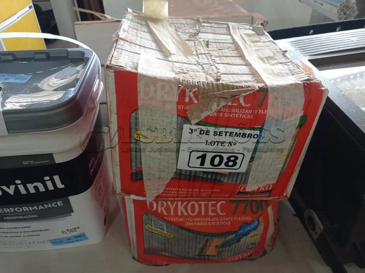 LOTE 108 - 02 CAIXAS DE REVESTIMENTO IMPERMEABILIZANTE FLEXÍVEL DRYKOTEC 7700 18KG. (NO ESTADO) ATENÇÃO! FAZER A VISITAÇÃO ANTES DE ARREMATAR, NÃO SABEMOS SE FUNCIONA. LEILÃO NÃO TEM GARANTIA E NEM DEVOLUÇÃO, SUJEITO A POSSÍVEIS AVARIAS VISÍVEIS/OCULTAS E/OU AUSÊNCIA DE COMPONENTES.