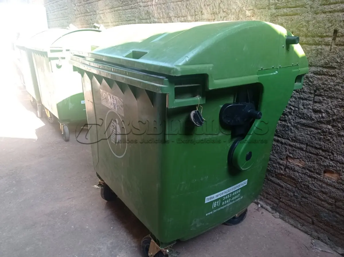 LOTE 166 - 01 CONTAINER HDPE EN840 1200LITROS. (NO ESTADO) ATENÇÃO! FAZER A VISITAÇÃO ANTES DE ARREMATAR, NÃO SABEMOS SE FUNCIONA. LEILÃO NÃO TEM GARANTIA E NEM DEVOLUÇÃO, SUJEITO A POSSÍVEIS AVARIAS VISÍVEIS/OCULTAS E/OU AUSÊNCIA DE COMPONENTES.