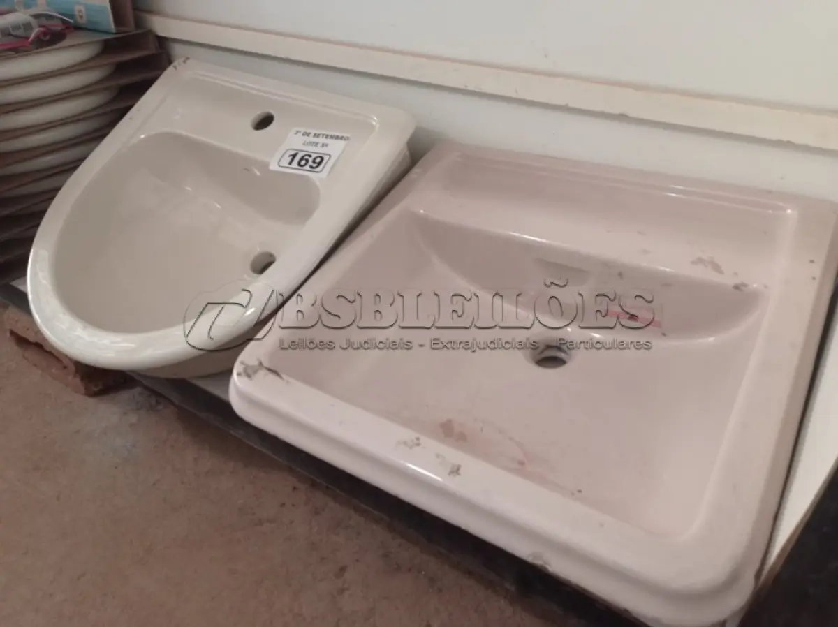 LOTE 169 - 02 CUBAS MARCAS E MODELOS DIVERSOS. (NO ESTADO) ATENÇÃO! FAZER A VISITAÇÃO ANTES DE ARREMATAR, NÃO SABEMOS SE FUNCIONA. LEILÃO NÃO TEM GARANTIA E NEM DEVOLUÇÃO, SUJEITO A POSSÍVEIS AVARIAS VISÍVEIS/OCULTAS E/OU AUSÊNCIA DE COMPONENTES.