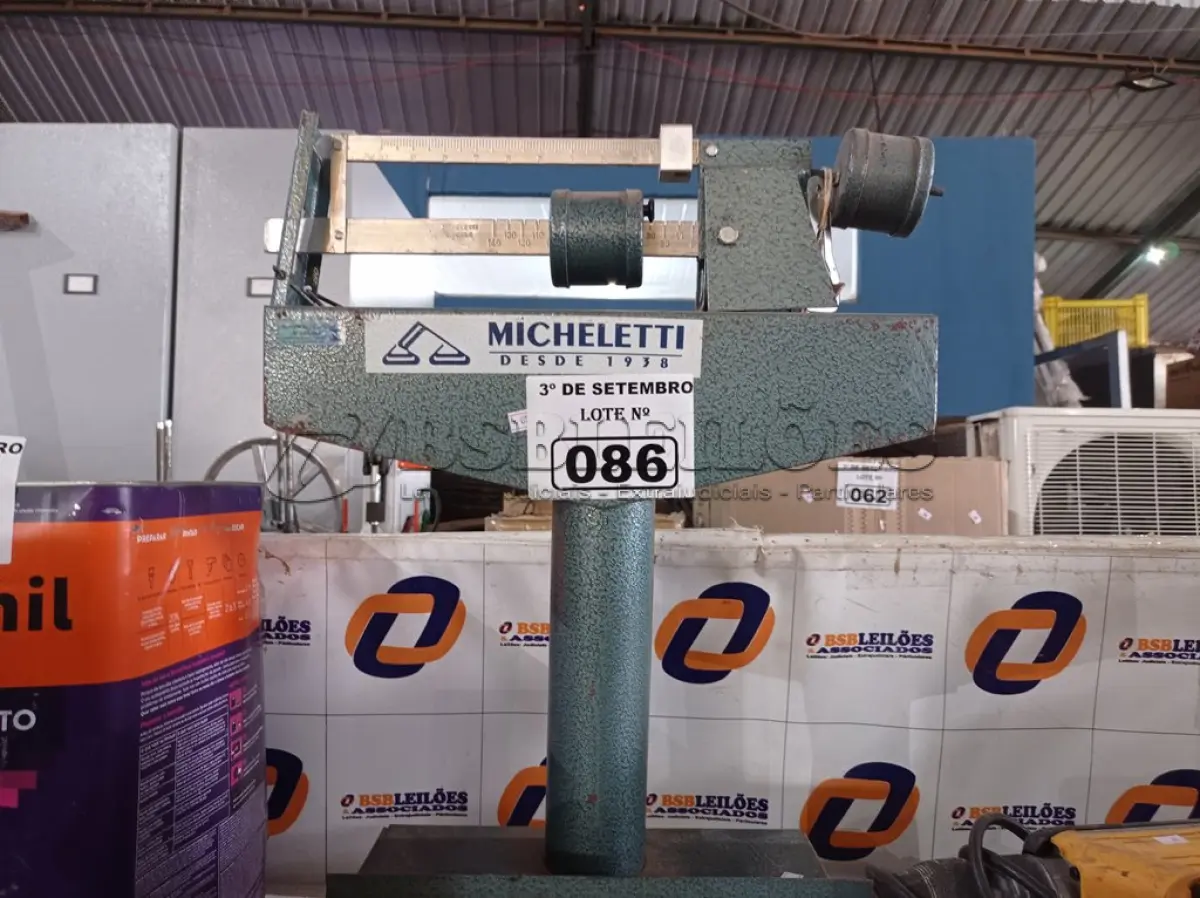 LOTE 086 - 01 BALANÇA ANALÓGICA MARCA MICHELETTI CAPACIDADE 150KG. (NO ESTADO) ATENÇÃO! FAZER A VISITAÇÃO ANTES DE ARREMATAR, NÃO SABEMOS SE FUNCIONA. LEILÃO NÃO TEM GARANTIA E NEM DEVOLUÇÃO, SUJEITO A POSSÍVEIS AVARIAS VISÍVEIS/OCULTAS E/OU AUSÊNCIA DE COMPONENTES.