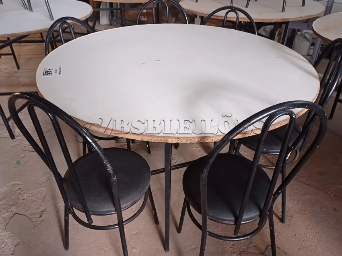 LOTE 165 - 01 MESA DE FERRO COM BASE DOBRÁVEL, TAMPO EM MADEIRA E 06 CADEIRAS DE FERRO COM ASSENTO ALMOFADADO. (NO ESTADO) ATENÇÃO! FAZER A VISITAÇÃO ANTES DE ARREMATAR, NÃO SABEMOS SE FUNCIONA. LEILÃO NÃO TEM GARANTIA E NEM DEVOLUÇÃO, SUJEITO A POSSÍVEIS AVARIAS VISÍVEIS/OCULTAS E/OU AUSÊNCIA DE COMPONENTES.